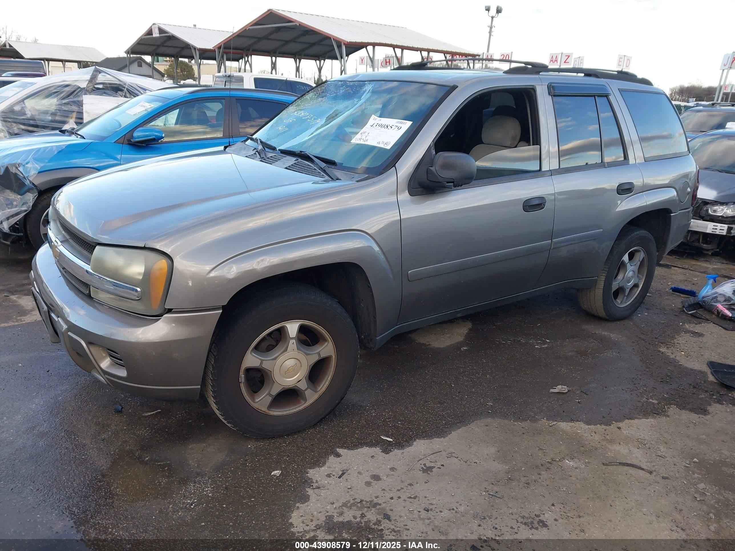 CHEVROLET TRAILBLAZER image 2