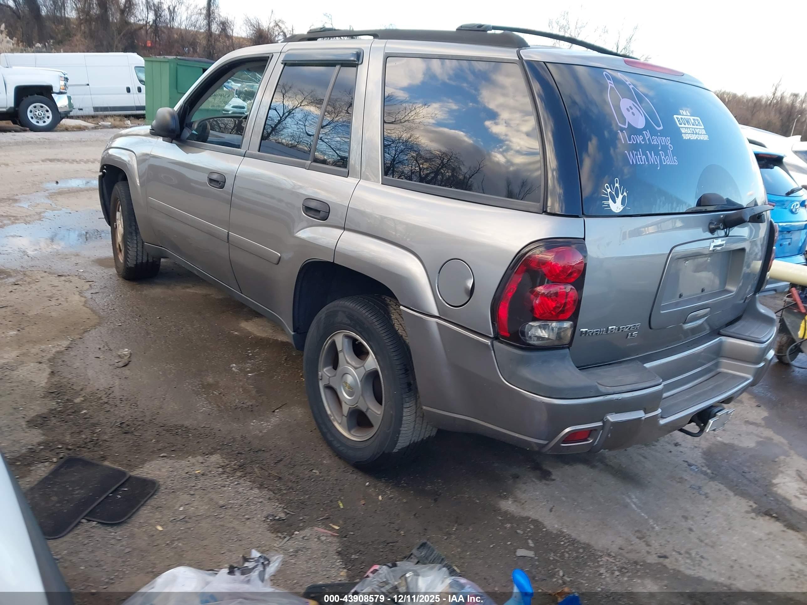 CHEVROLET TRAILBLAZER image 3