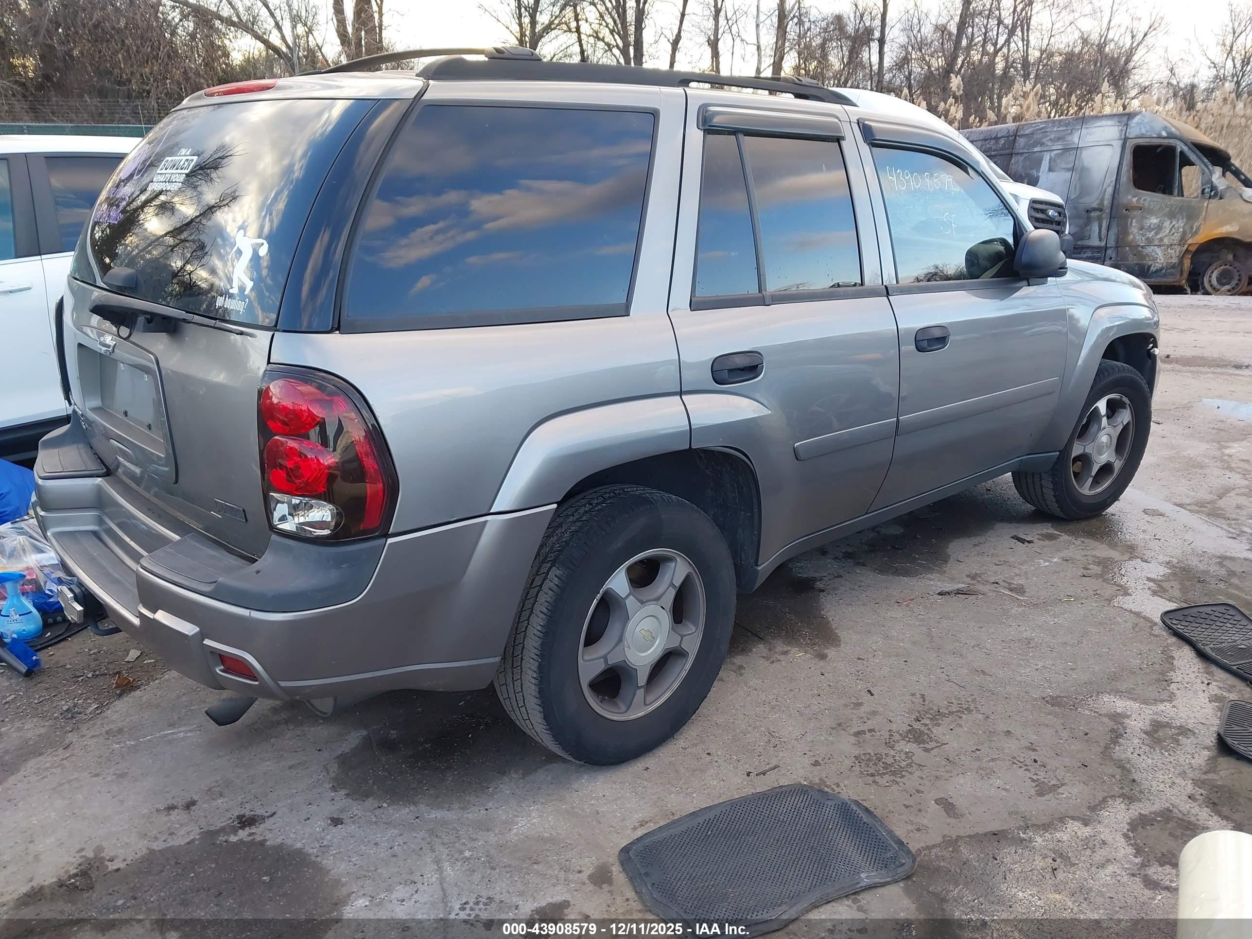 CHEVROLET TRAILBLAZER image 4