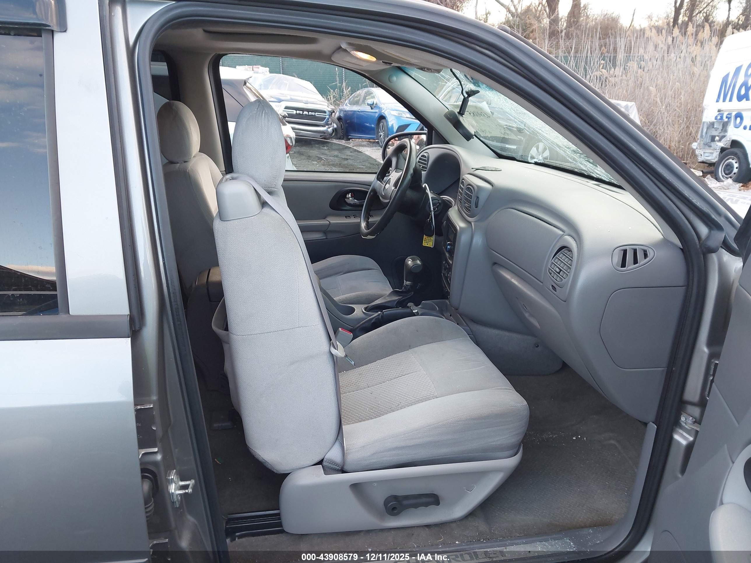 CHEVROLET TRAILBLAZER image 5