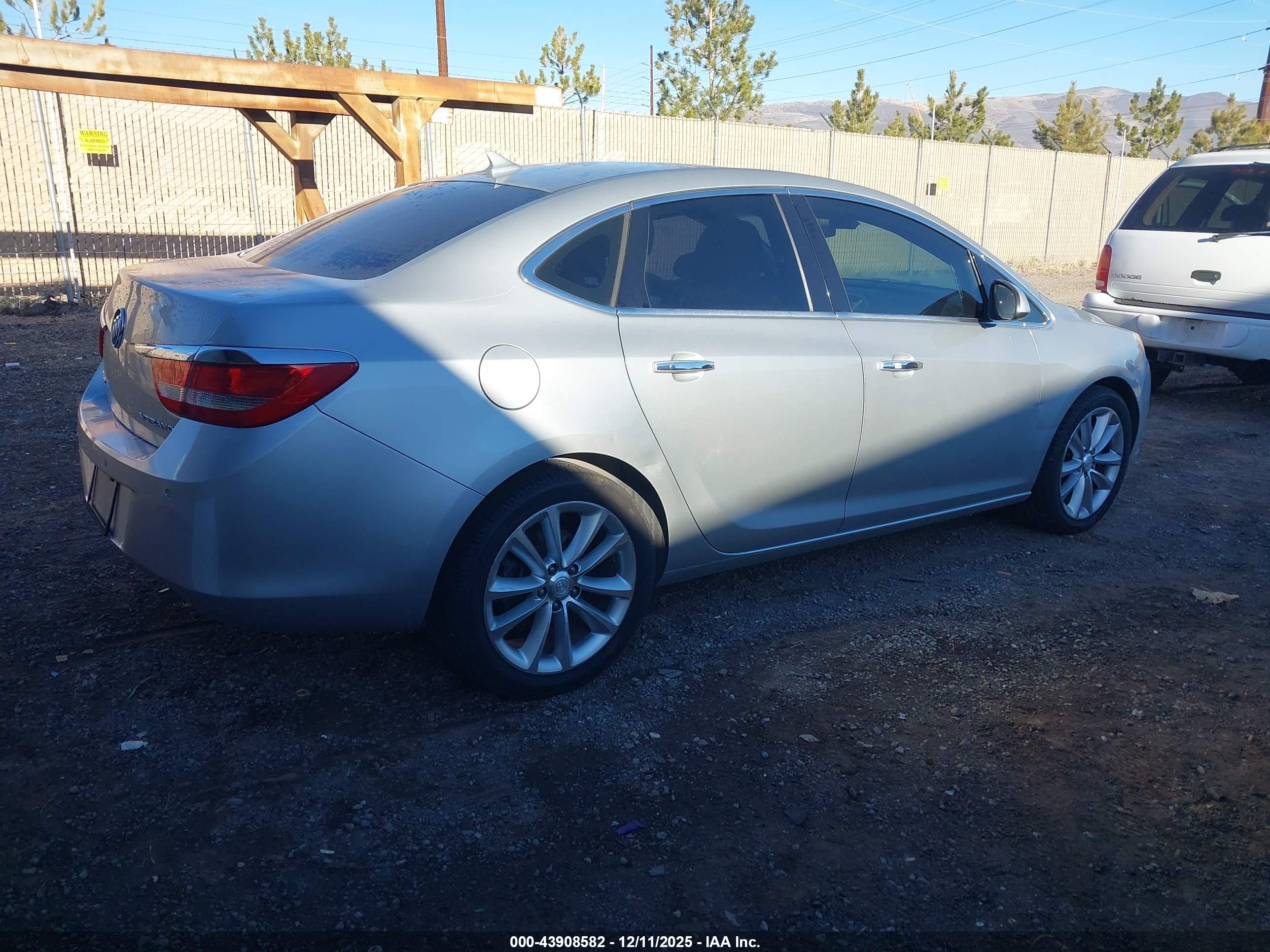 BUICK VERANO image 4