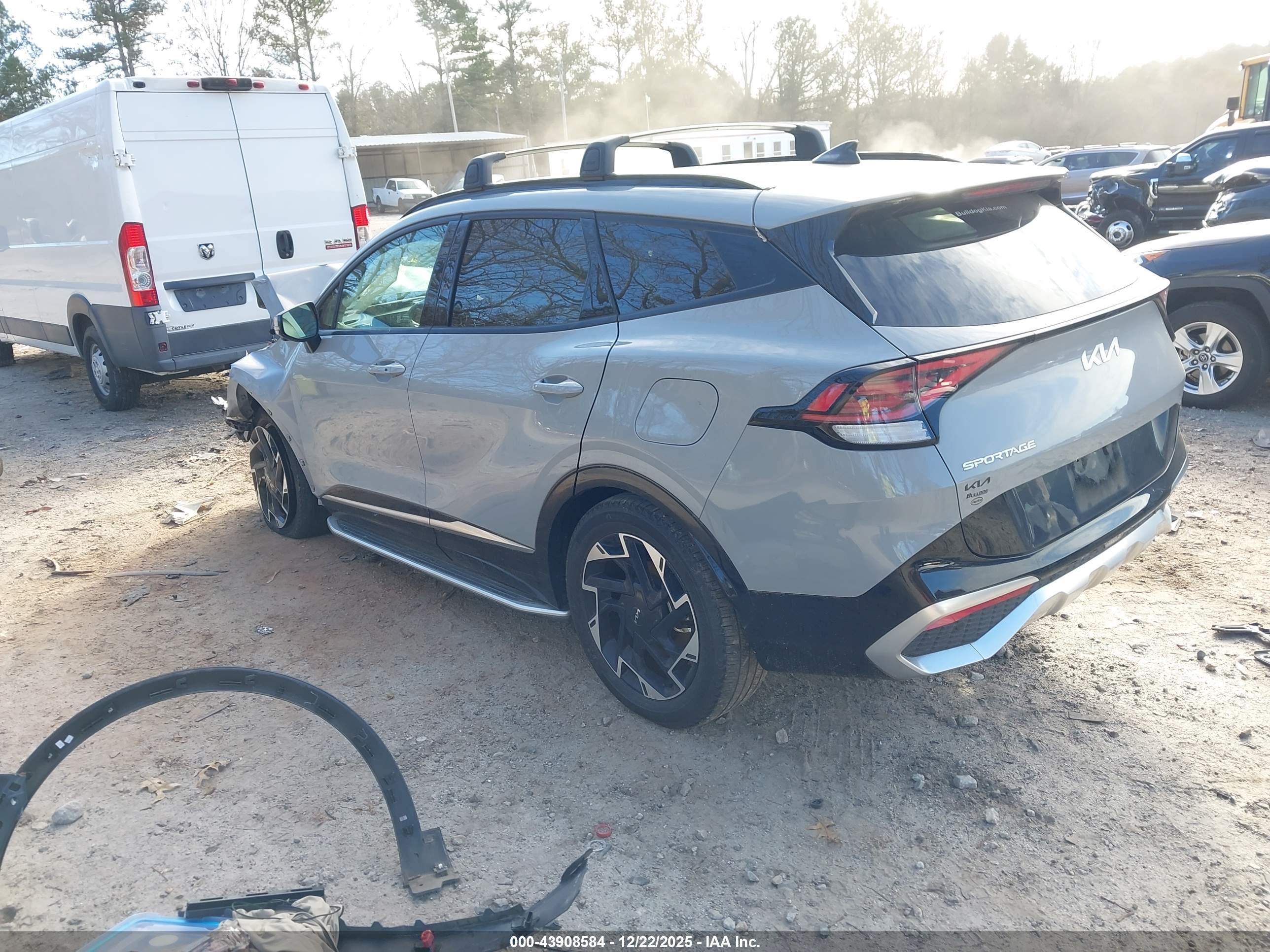 KIA SPORTAGE image 3