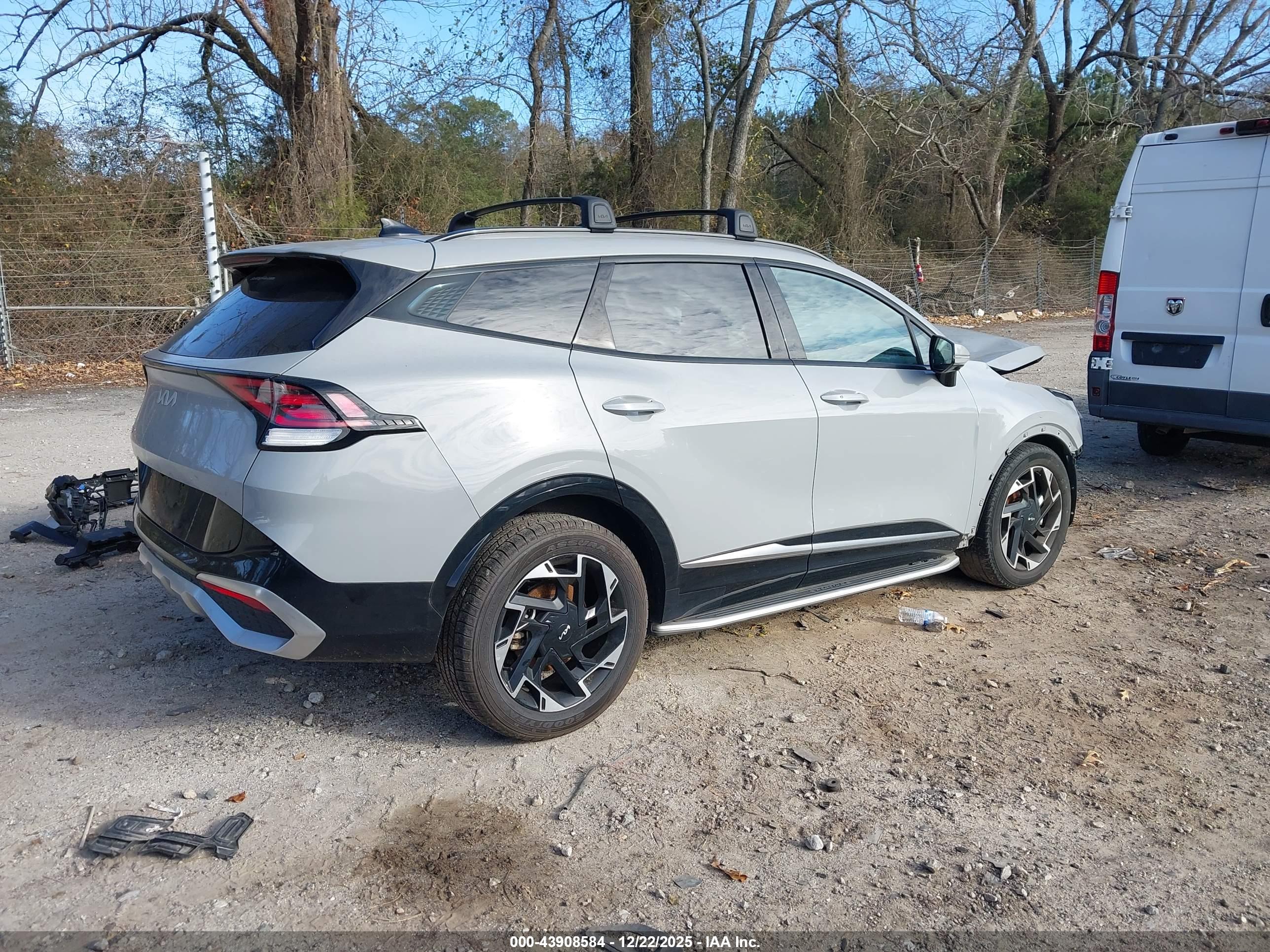 KIA SPORTAGE image 4
