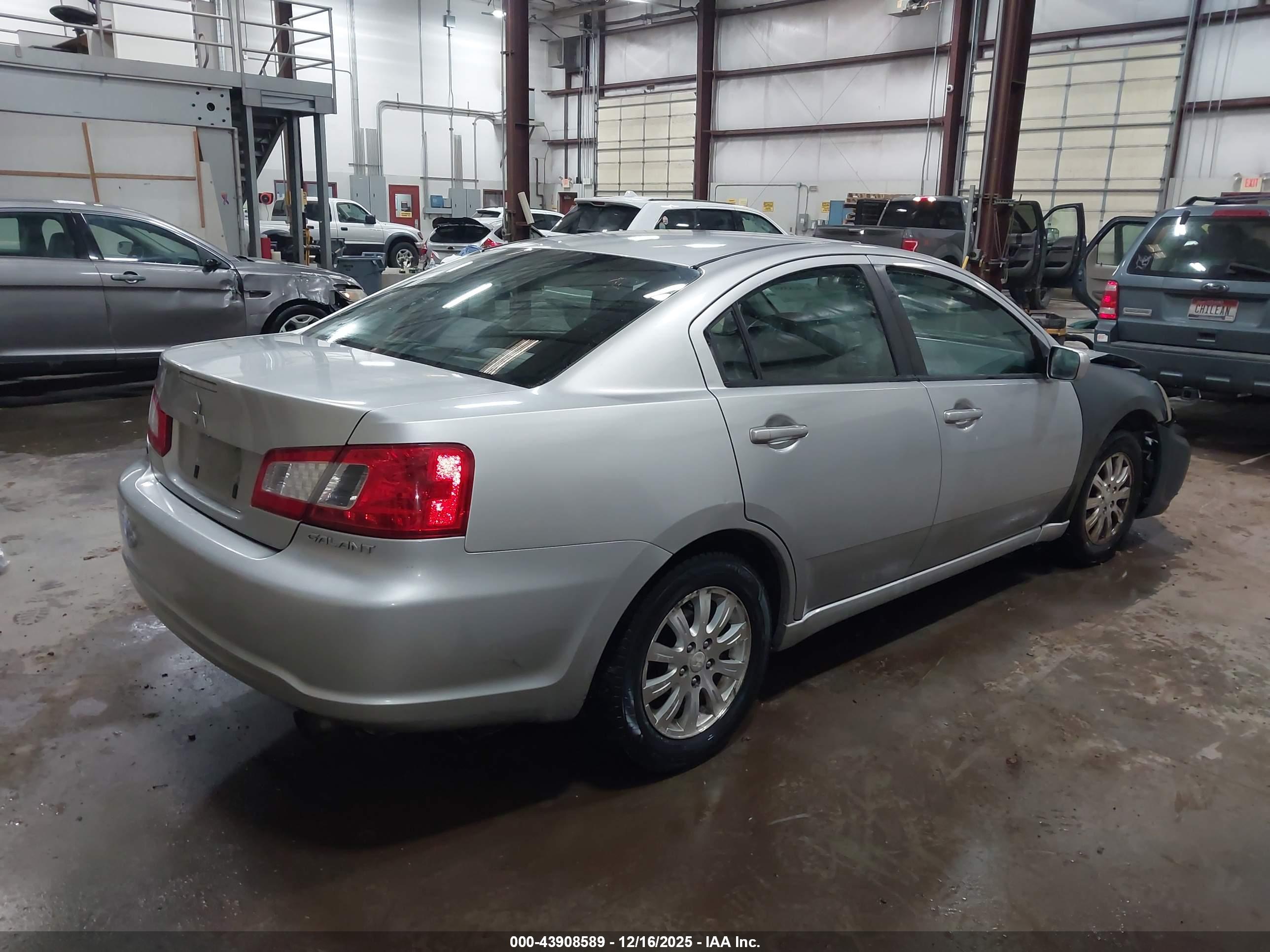 MITSUBISHI GALANT image 4