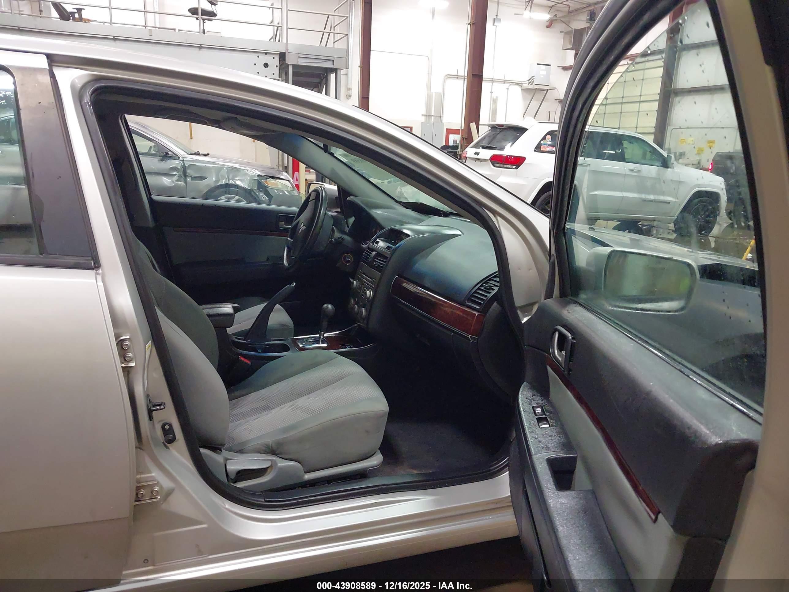 MITSUBISHI GALANT image 5