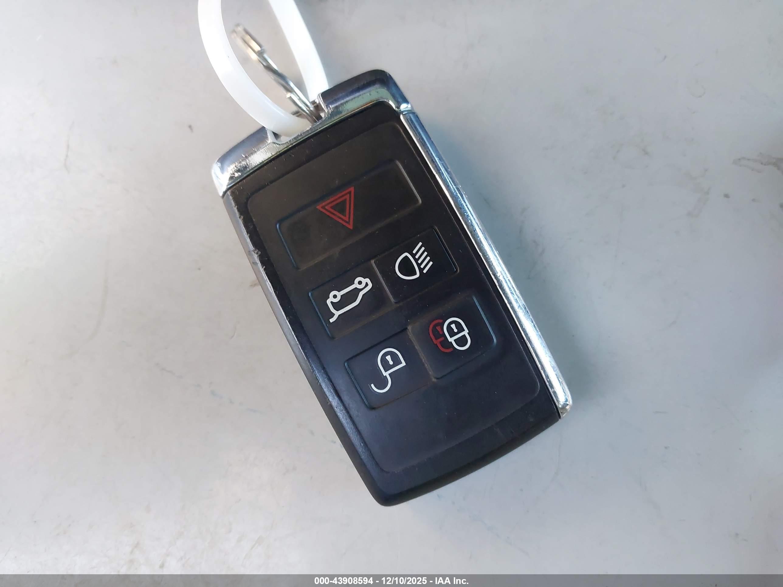 LAND ROVER image 11