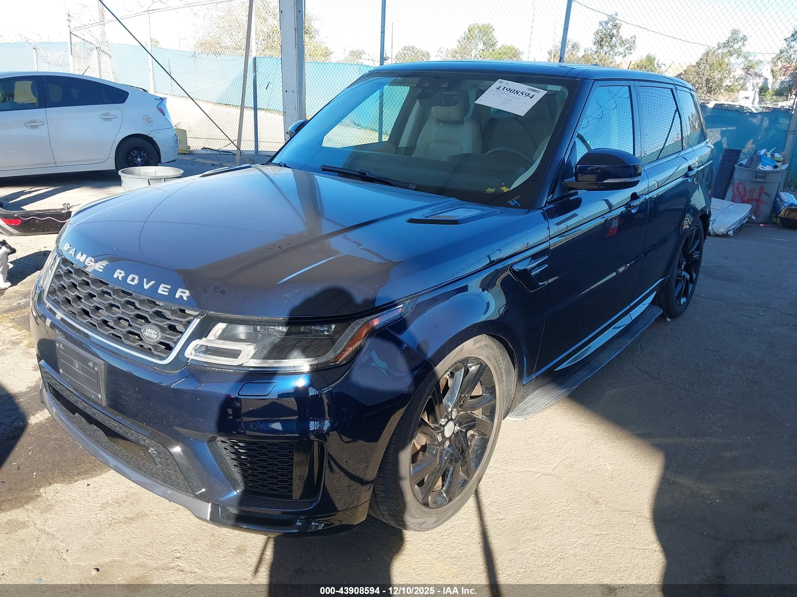 LAND ROVER image 2