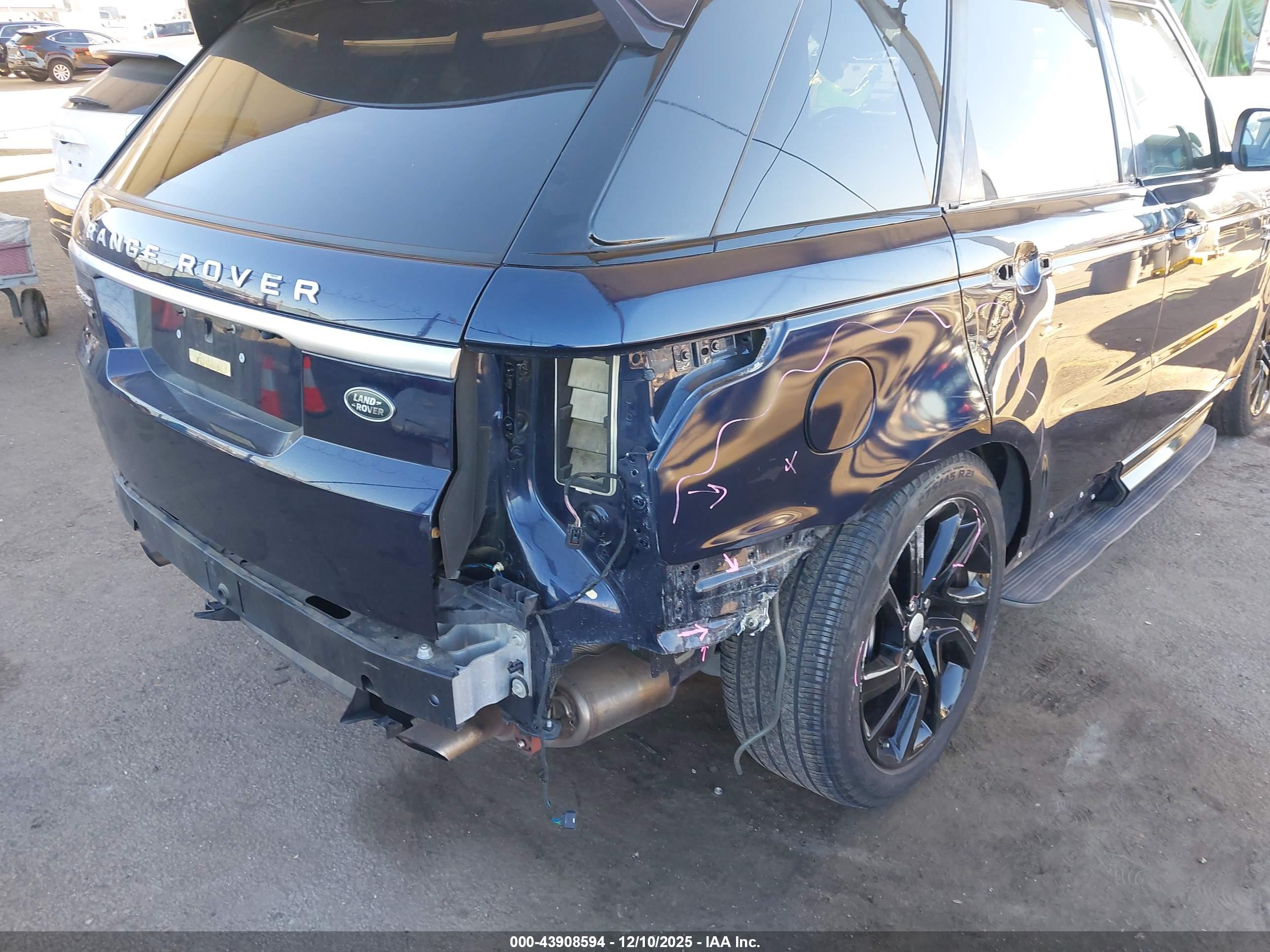 LAND ROVER image 6