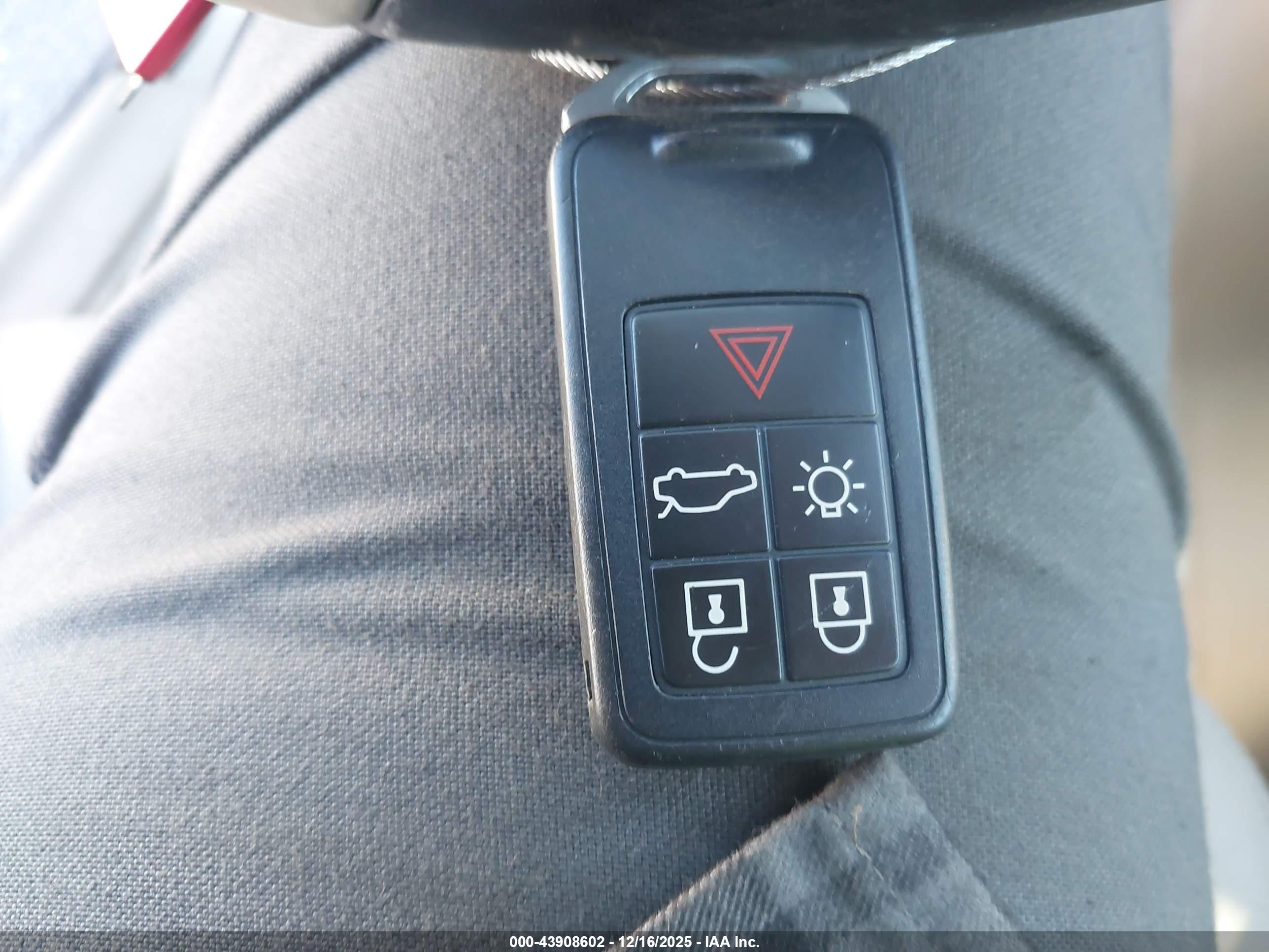 VOLVO S60 image 11