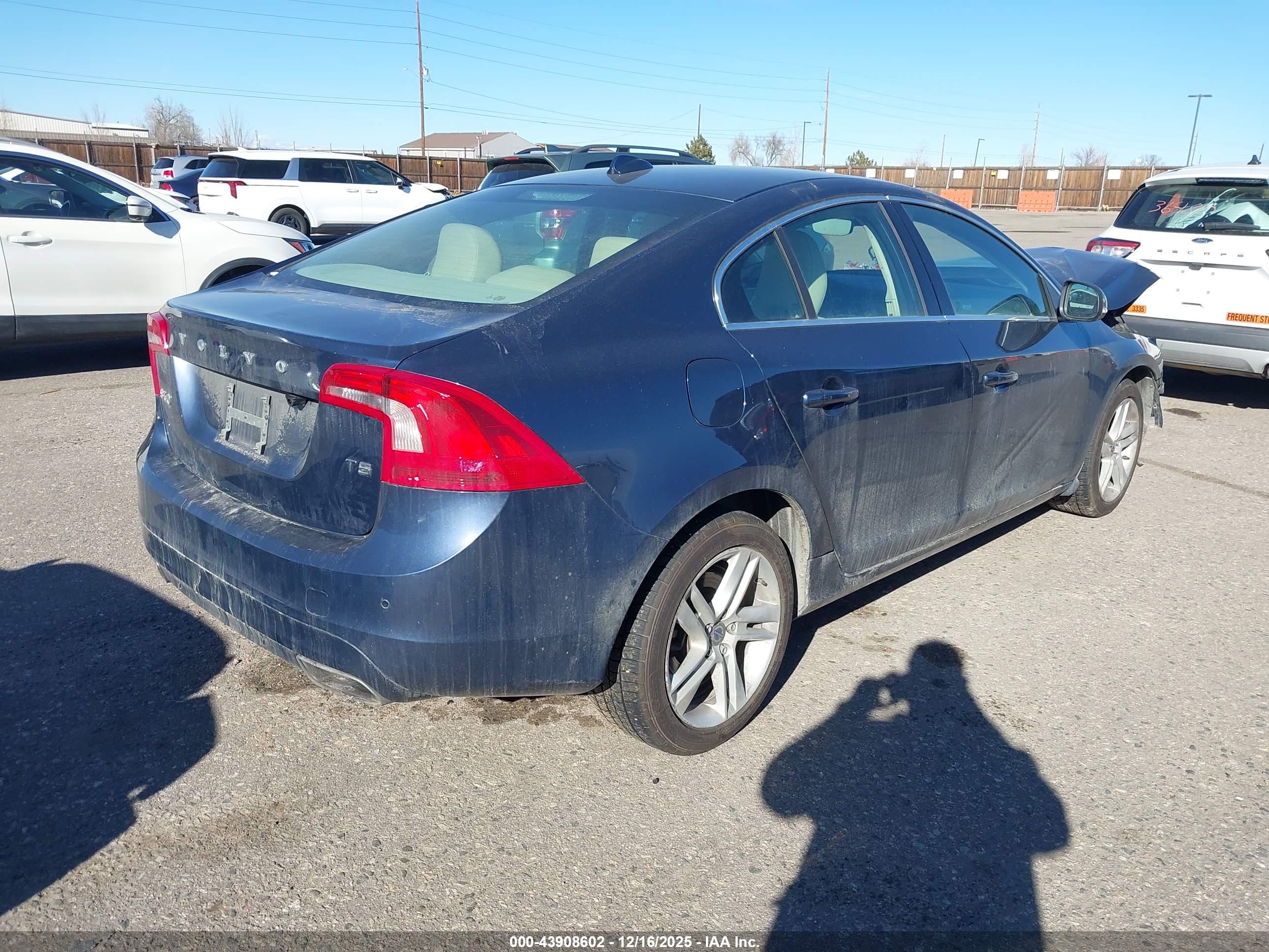VOLVO S60 image 4