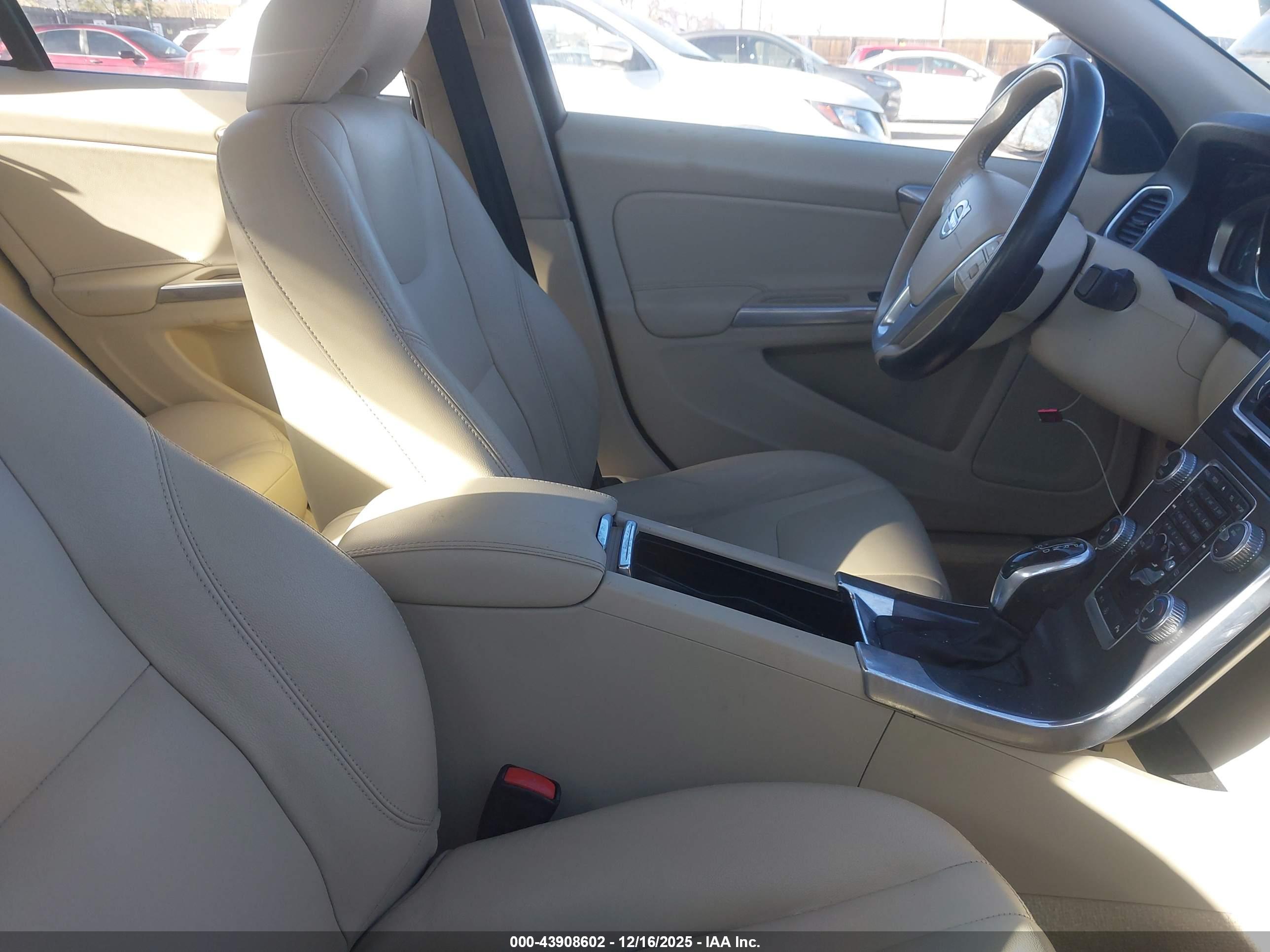 VOLVO S60 image 5