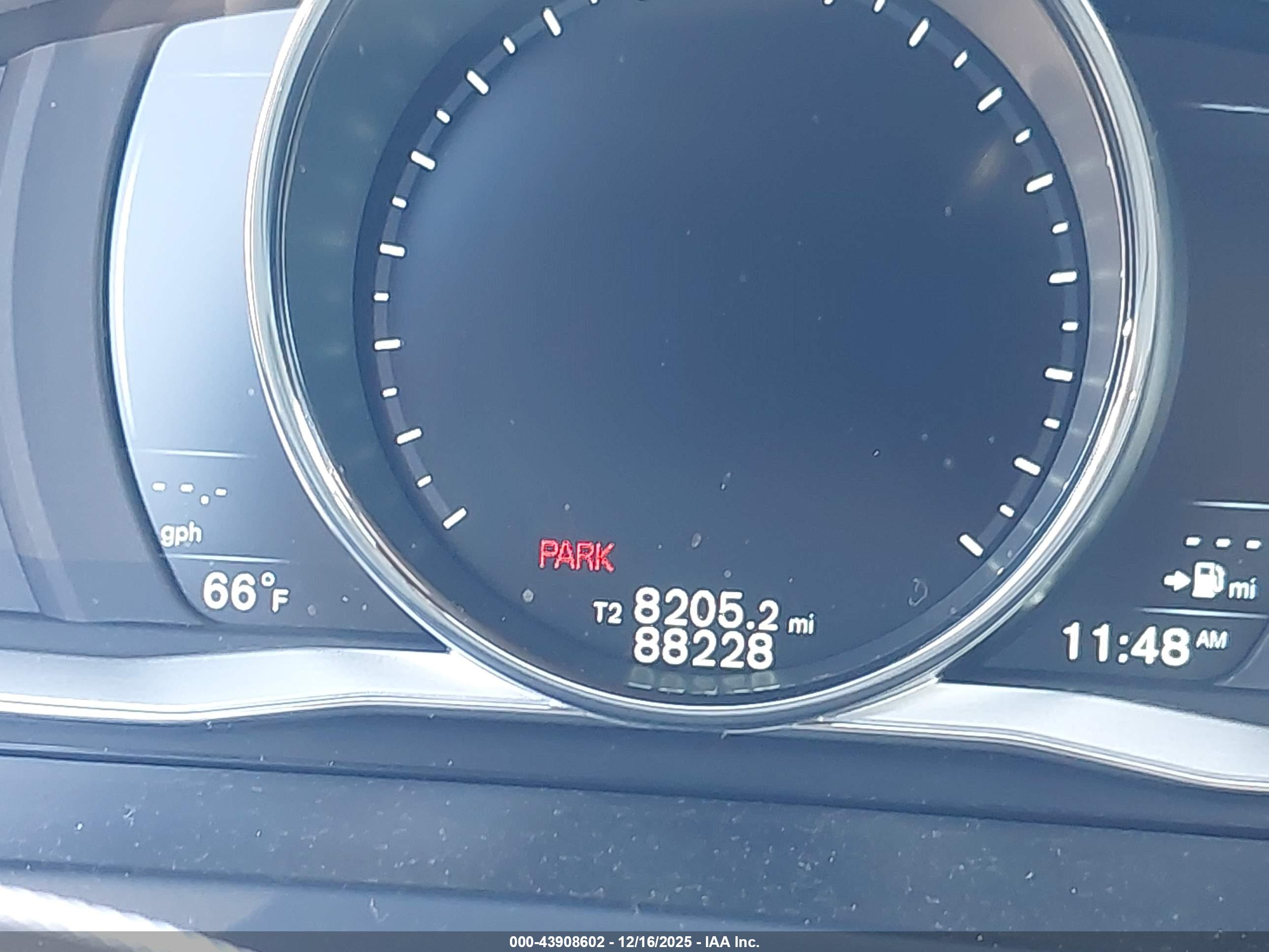 VOLVO S60 image 7