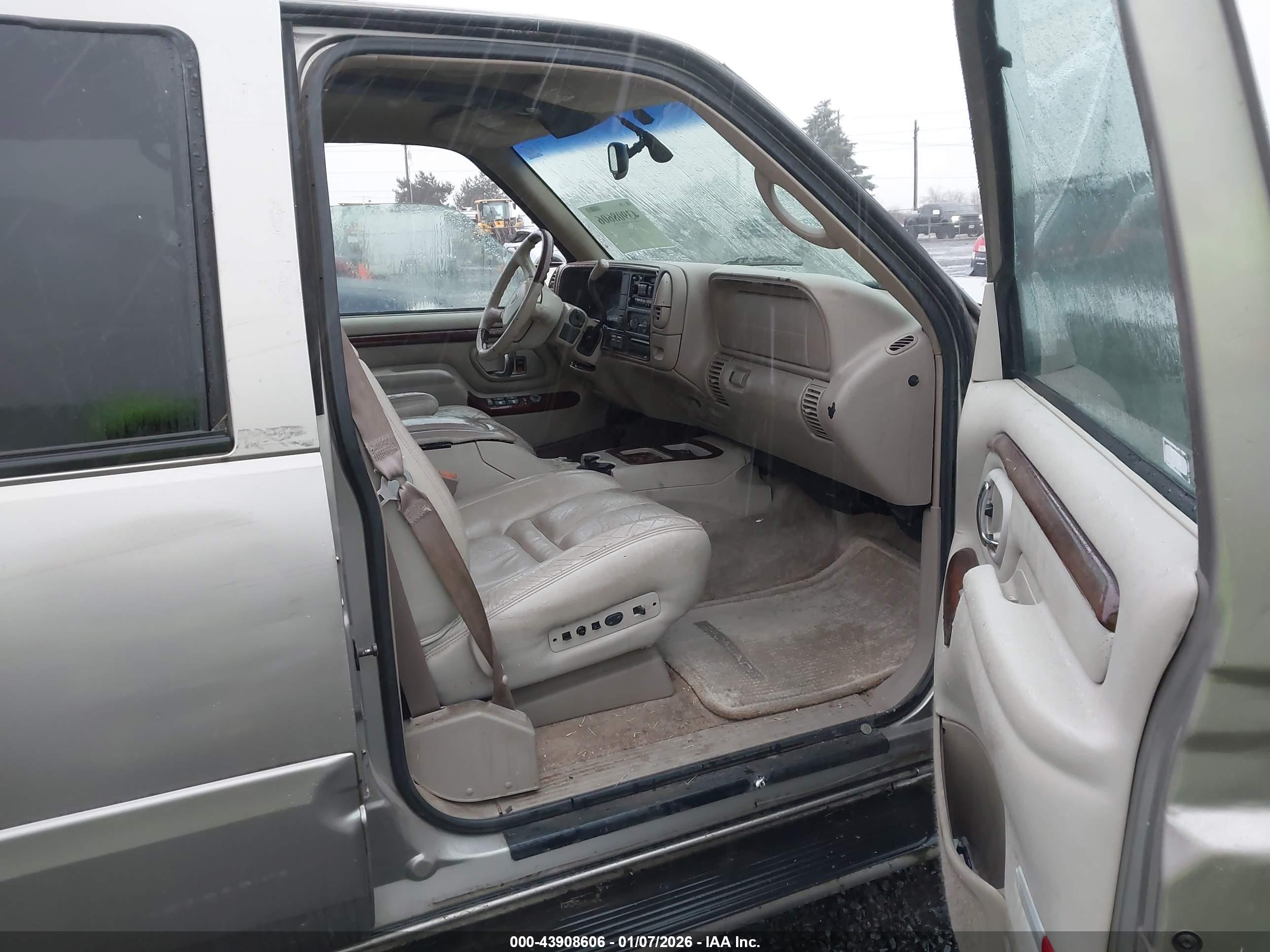 CADILLAC ESCALADE image 5