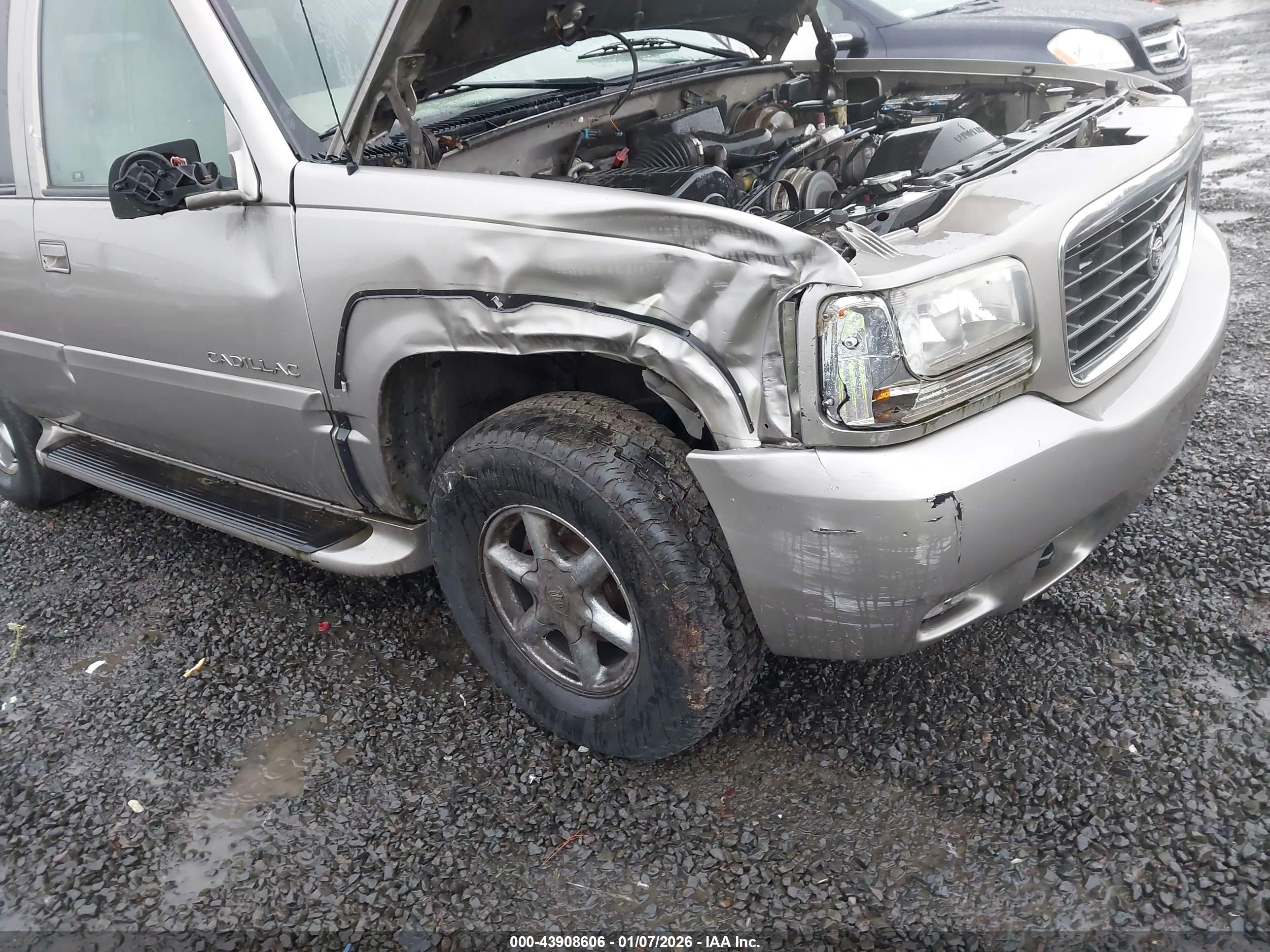 CADILLAC ESCALADE image 6