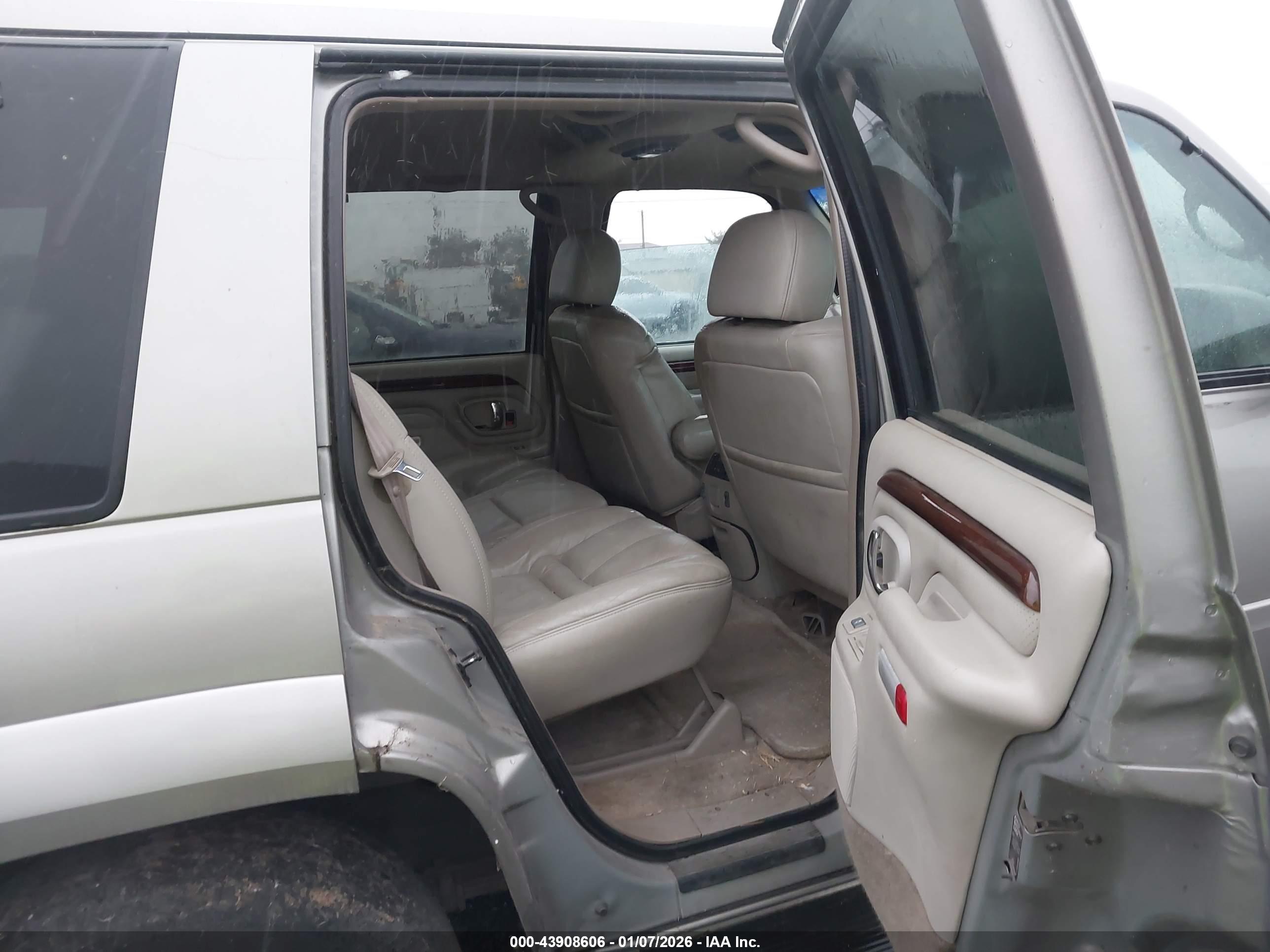 CADILLAC ESCALADE image 8