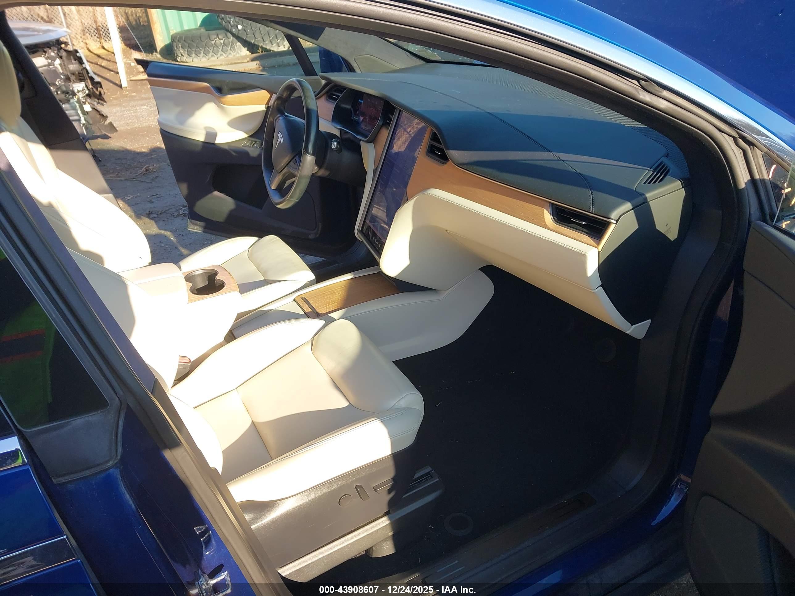 TESLA MODEL image 5