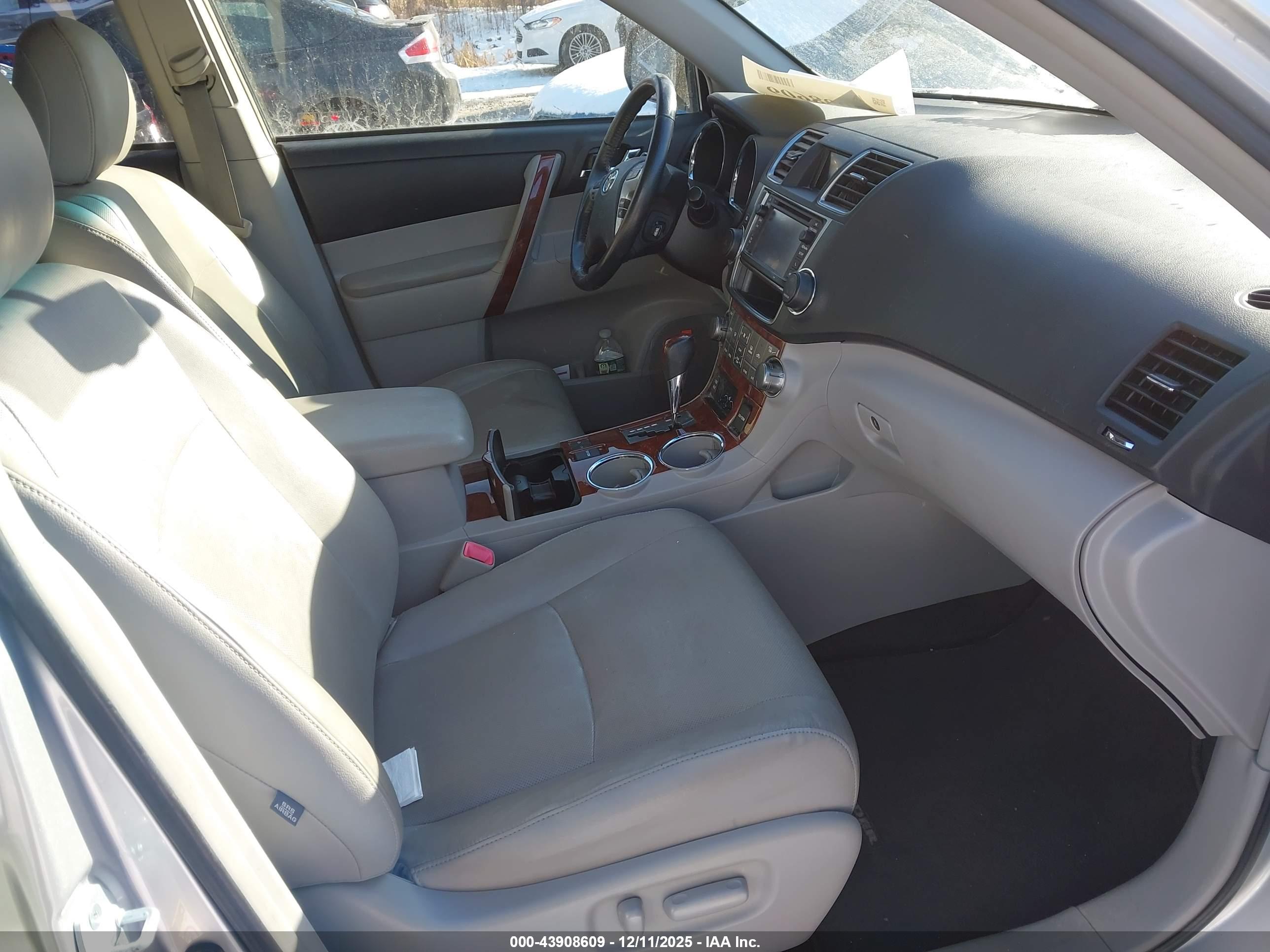 TOYOTA HIGHLANDER image 5