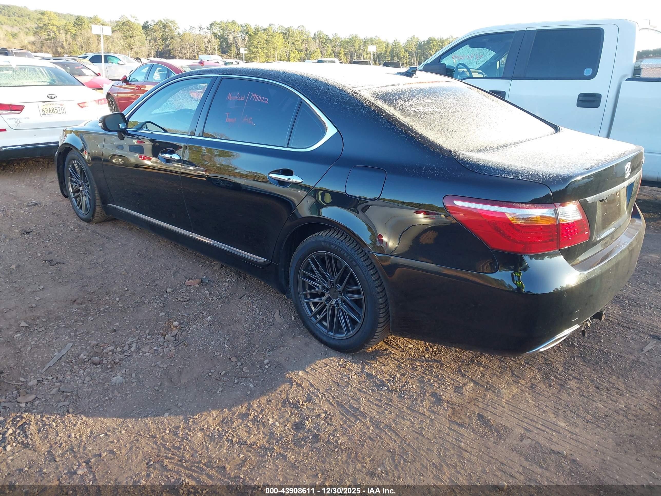 LEXUS LS image 3