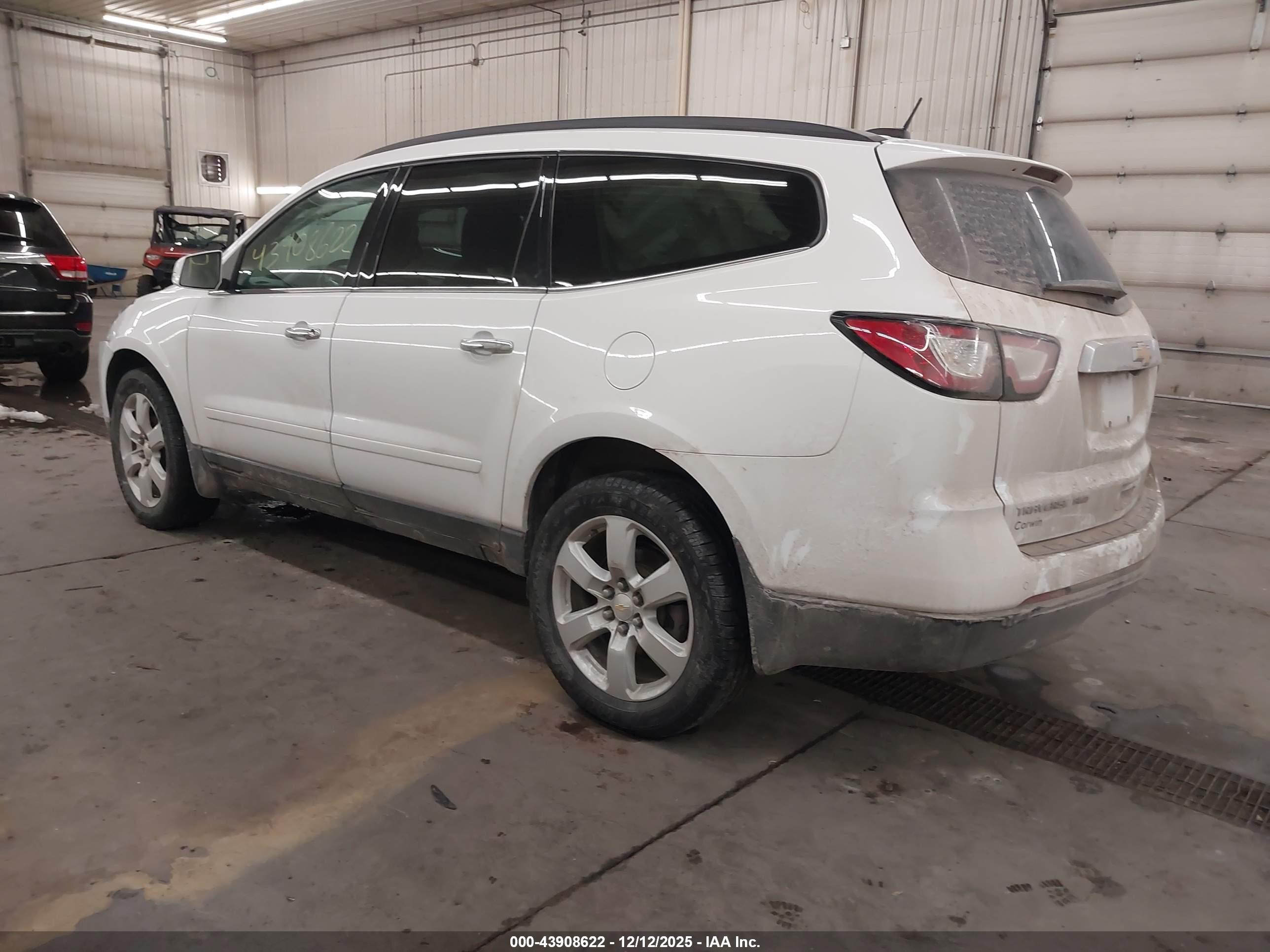 CHEVROLET TRAVERSE image 3