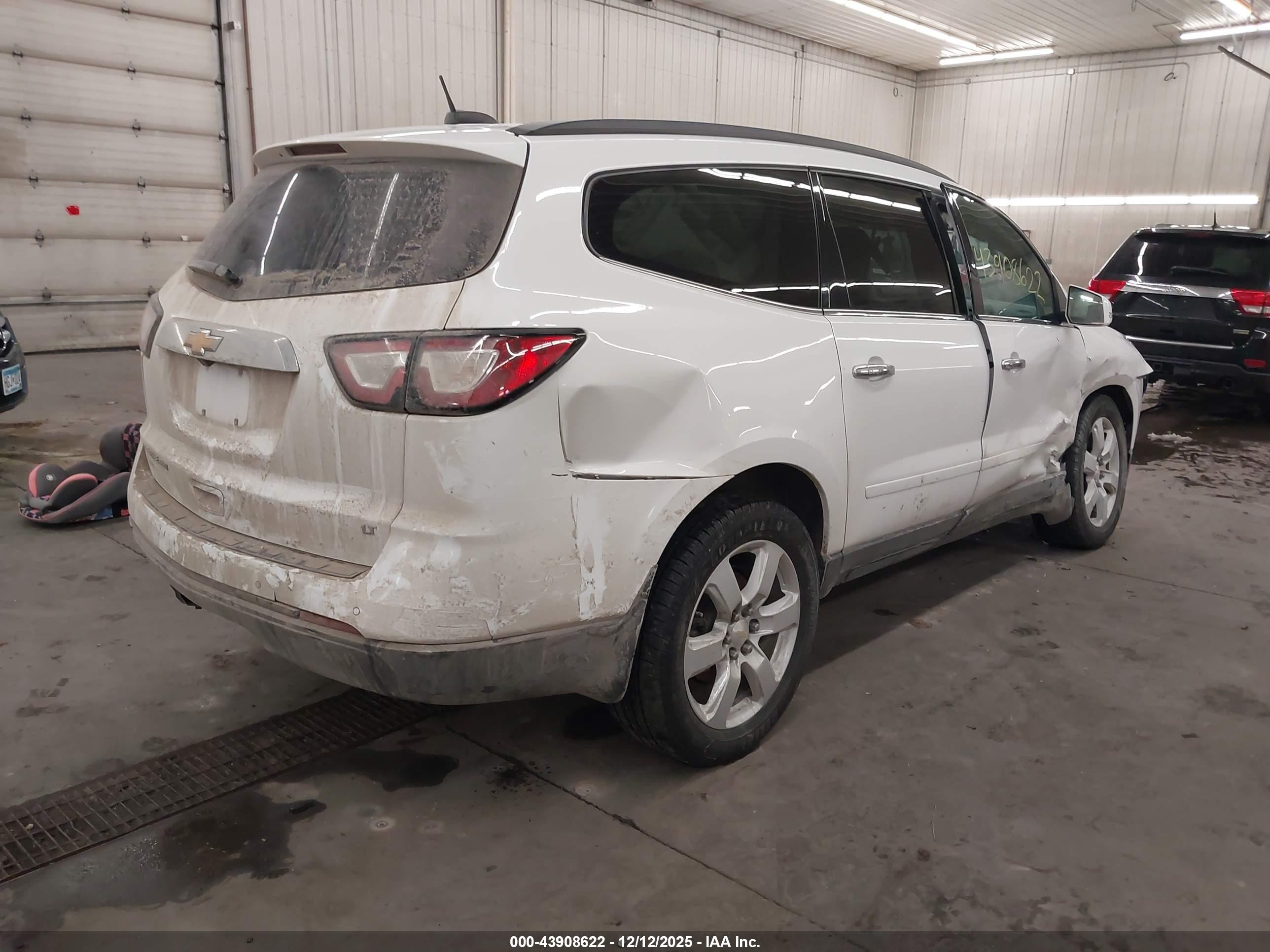 CHEVROLET TRAVERSE image 4