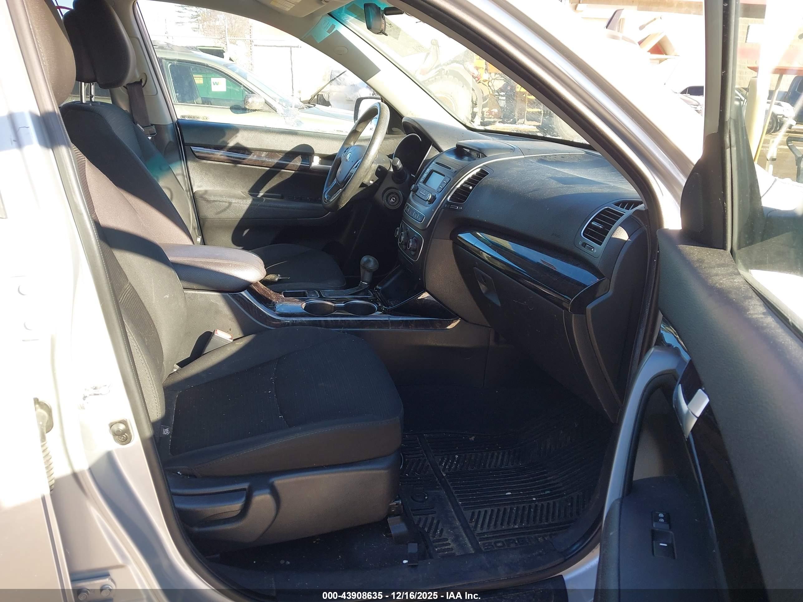 KIA SORENTO image 5