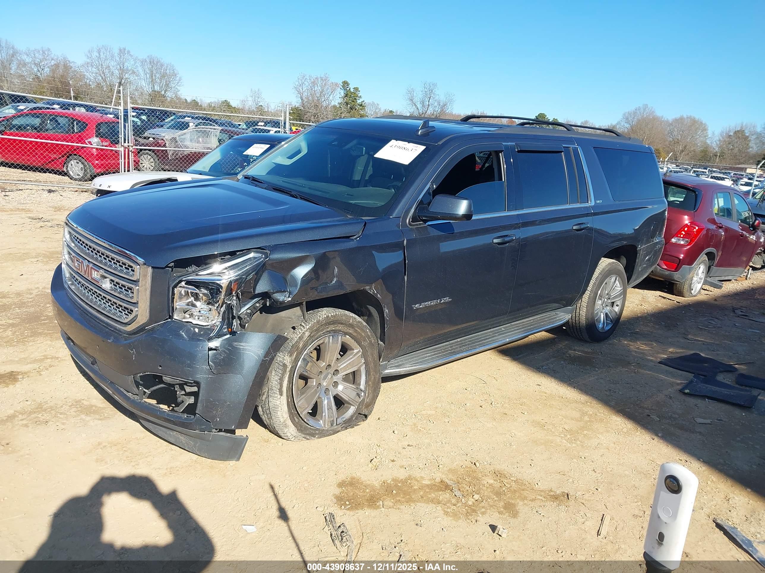 GMC YUKON image 2