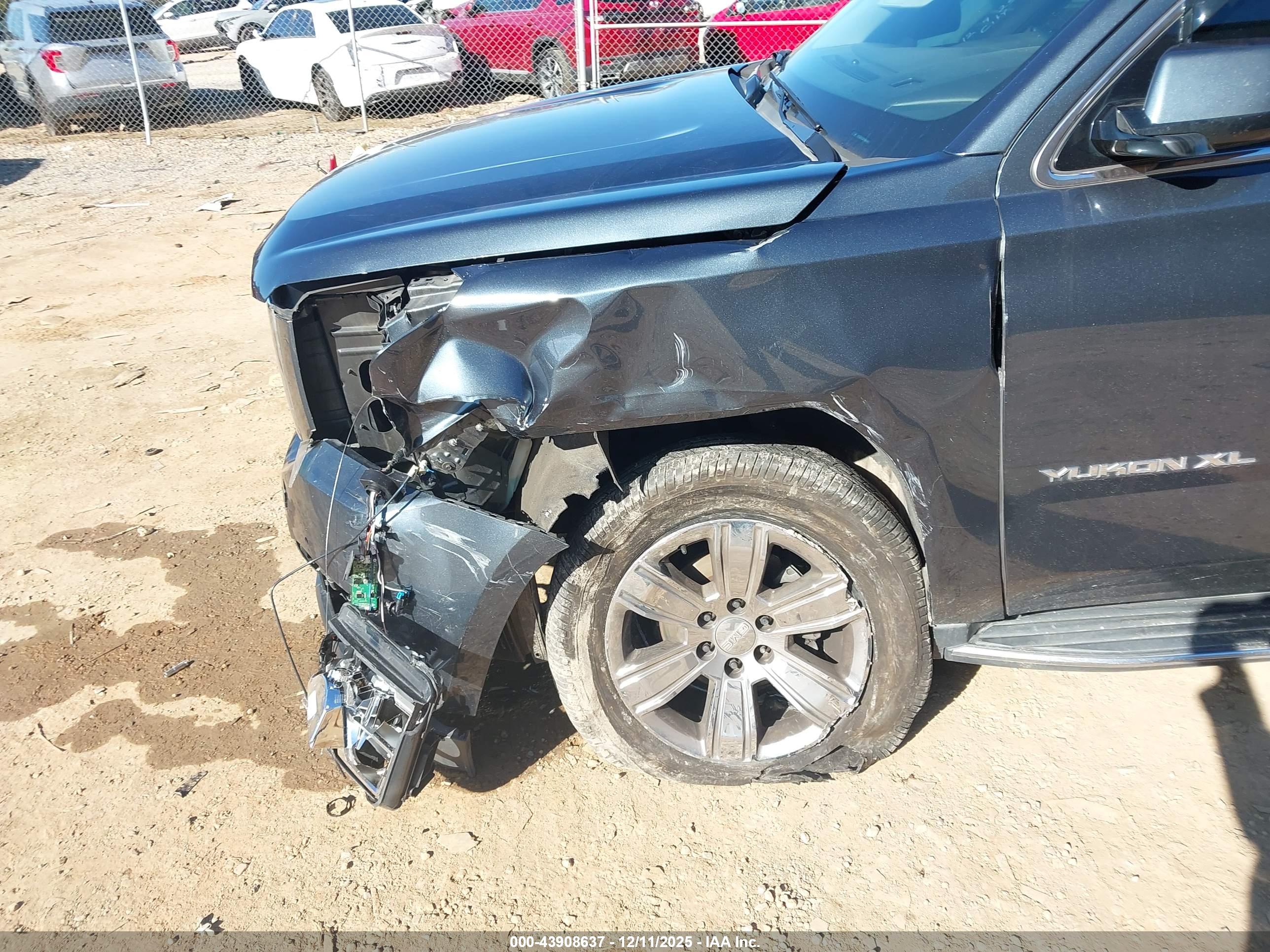 GMC YUKON image 6