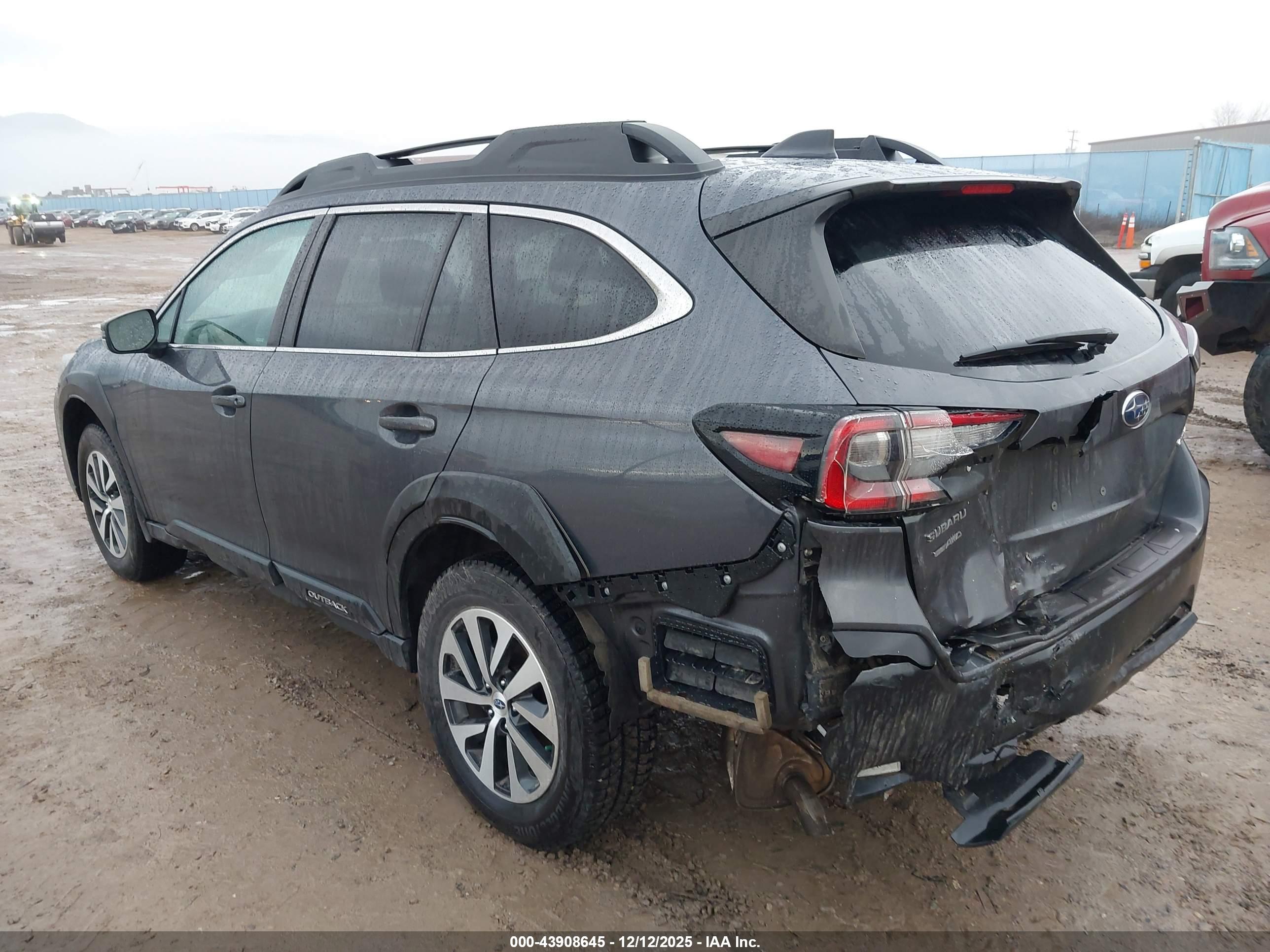 SUBARU OUTBACK image 3