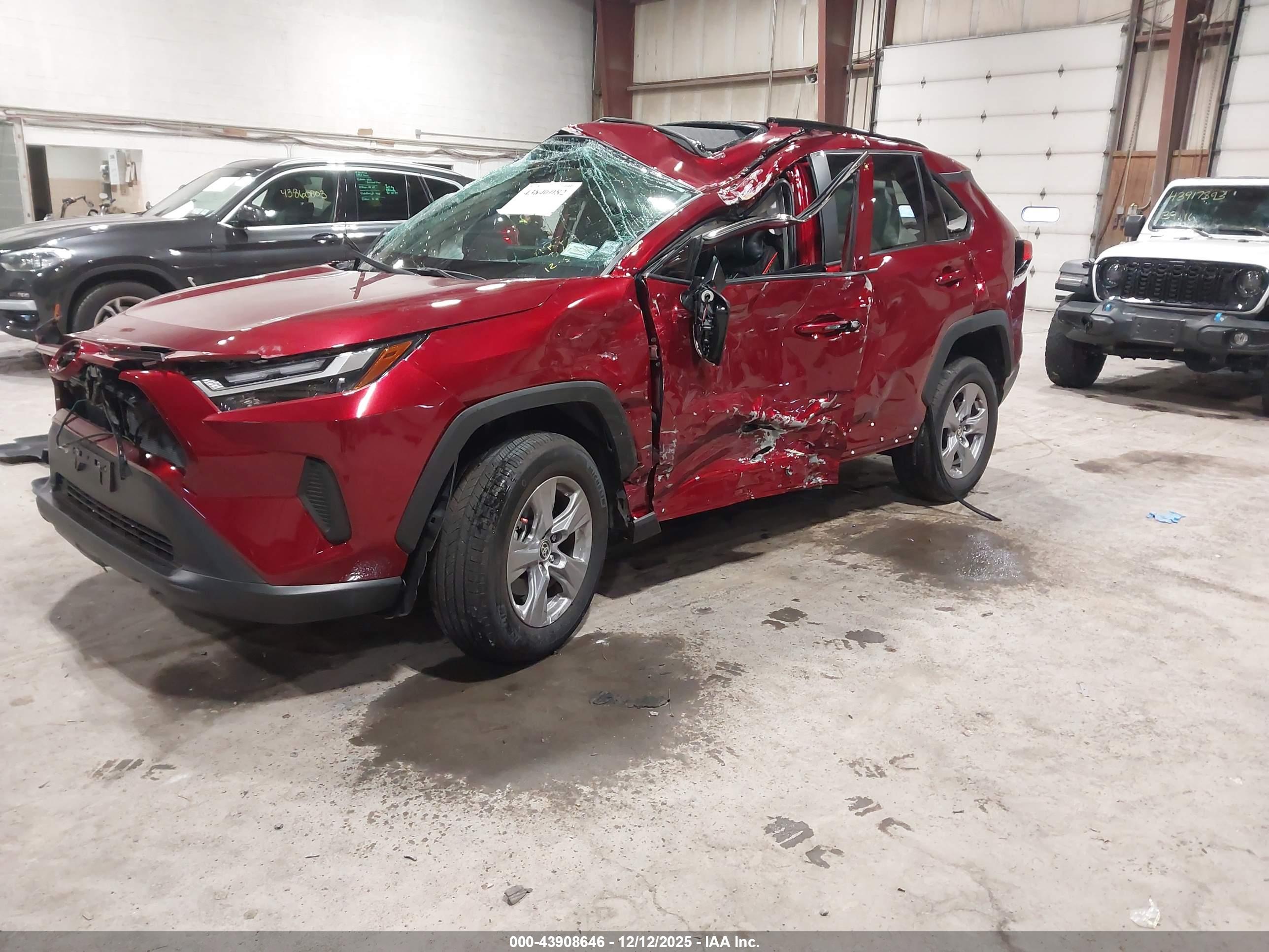 TOYOTA RAV4 image 2