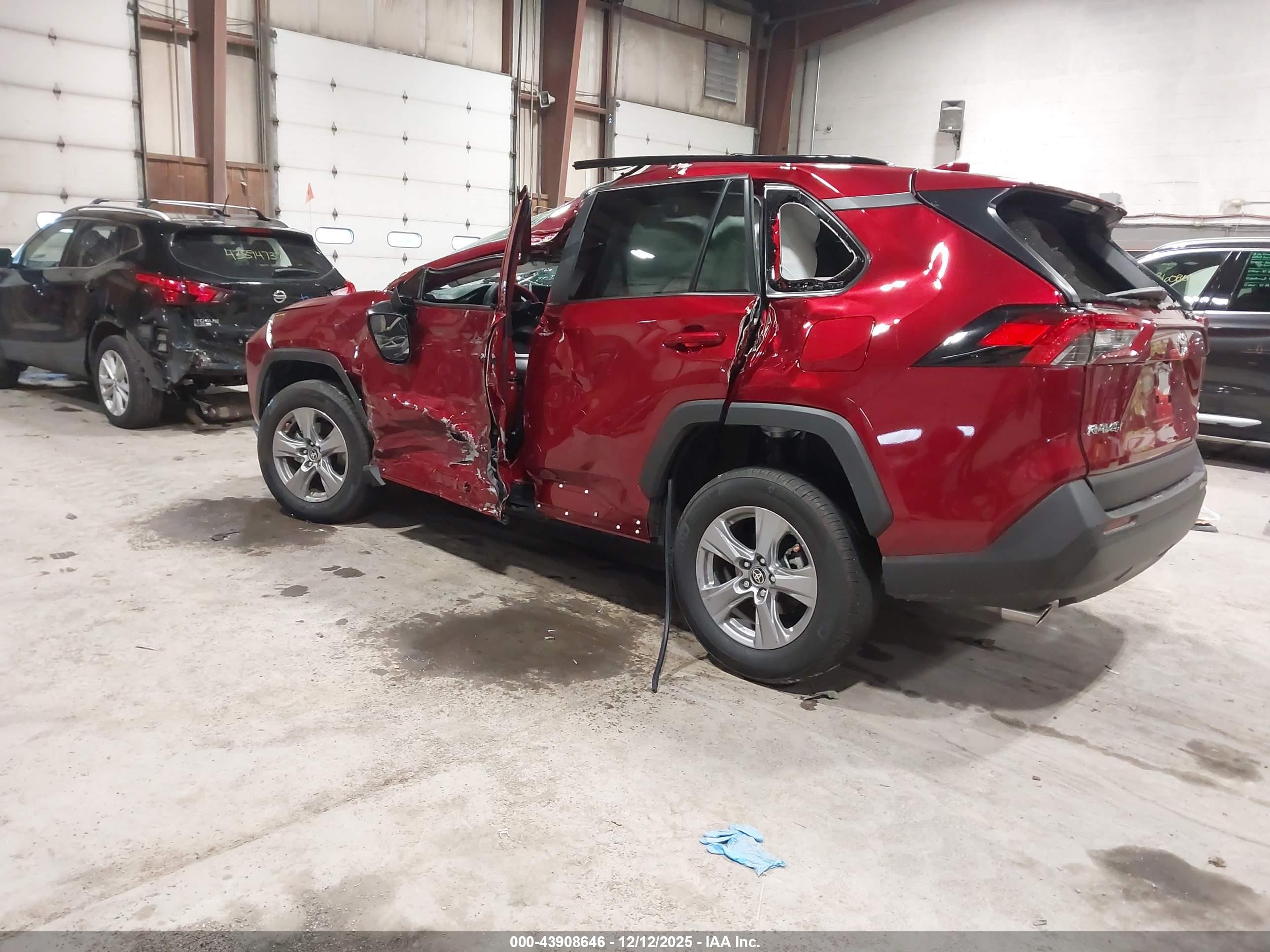 TOYOTA RAV4 image 3
