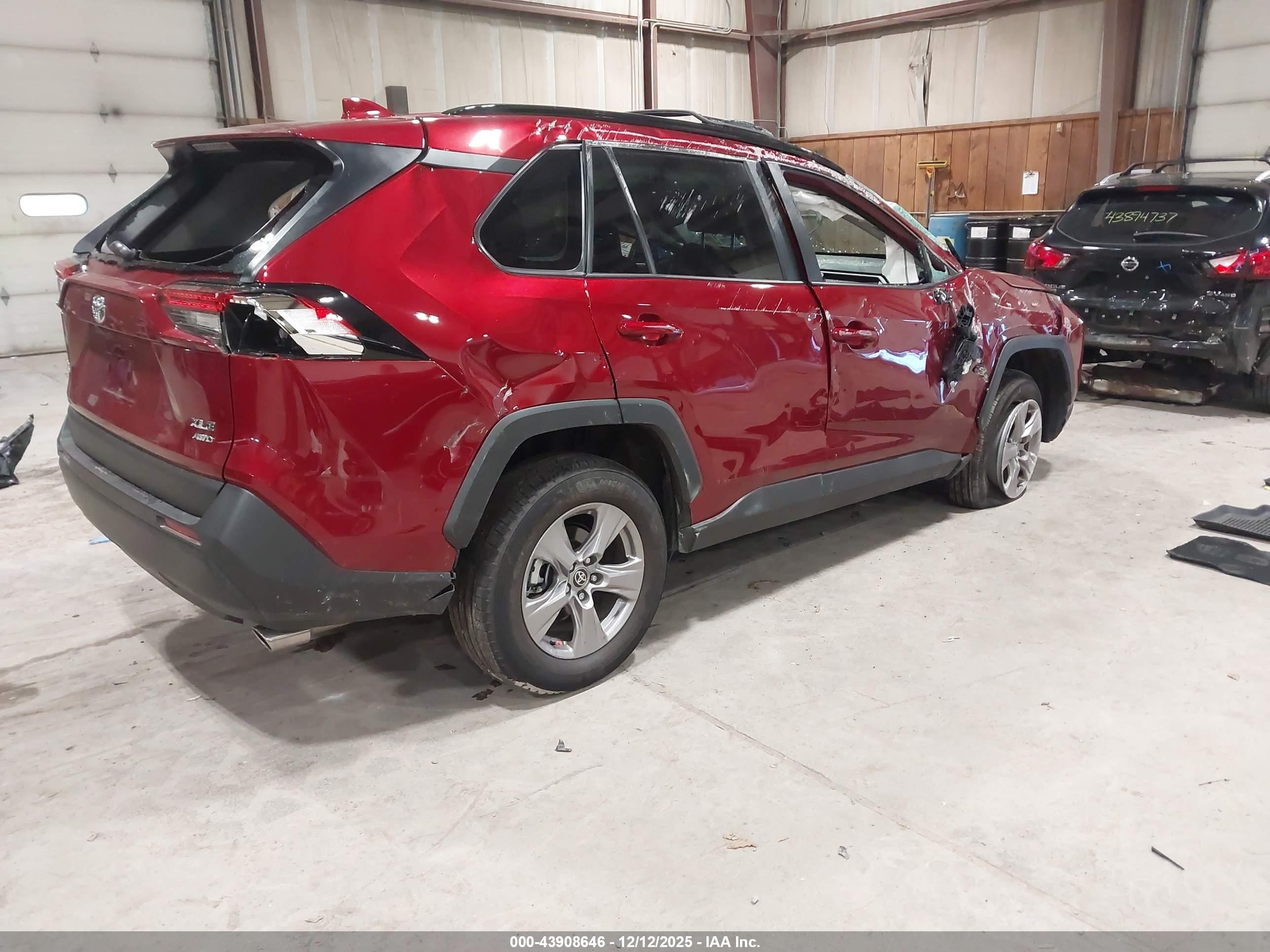 TOYOTA RAV4 image 4