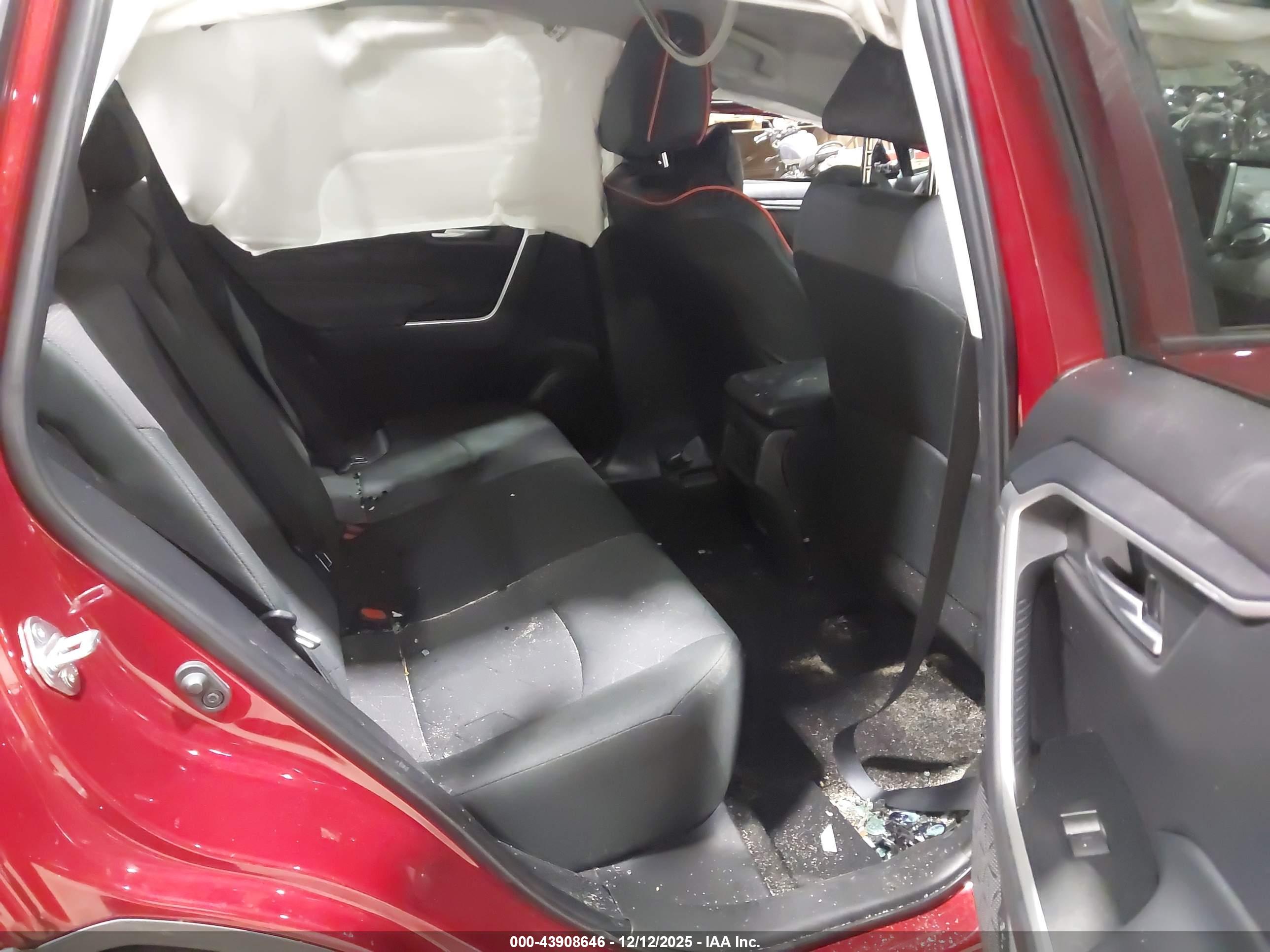 TOYOTA RAV4 image 8
