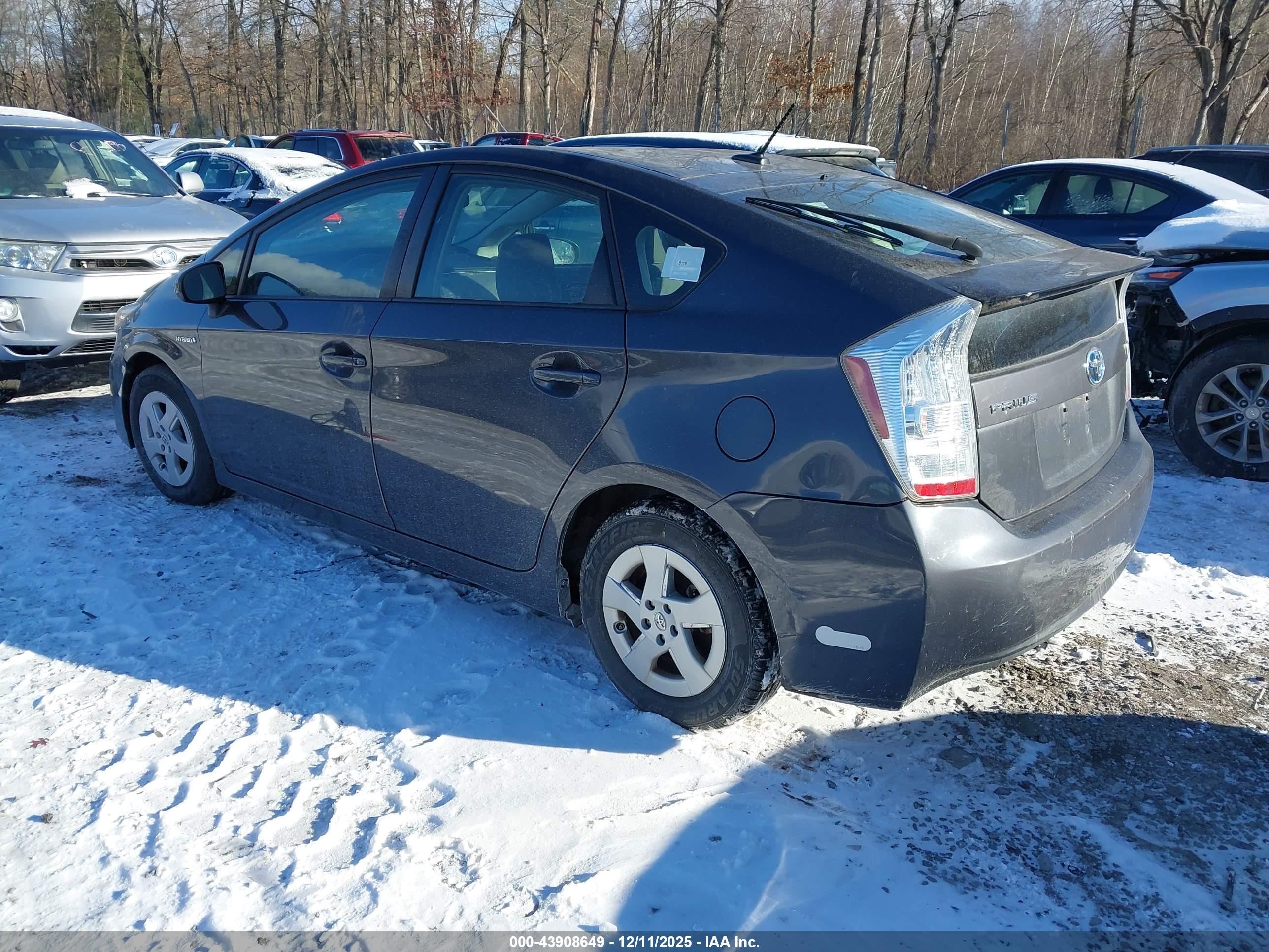 TOYOTA PRIUS image 3