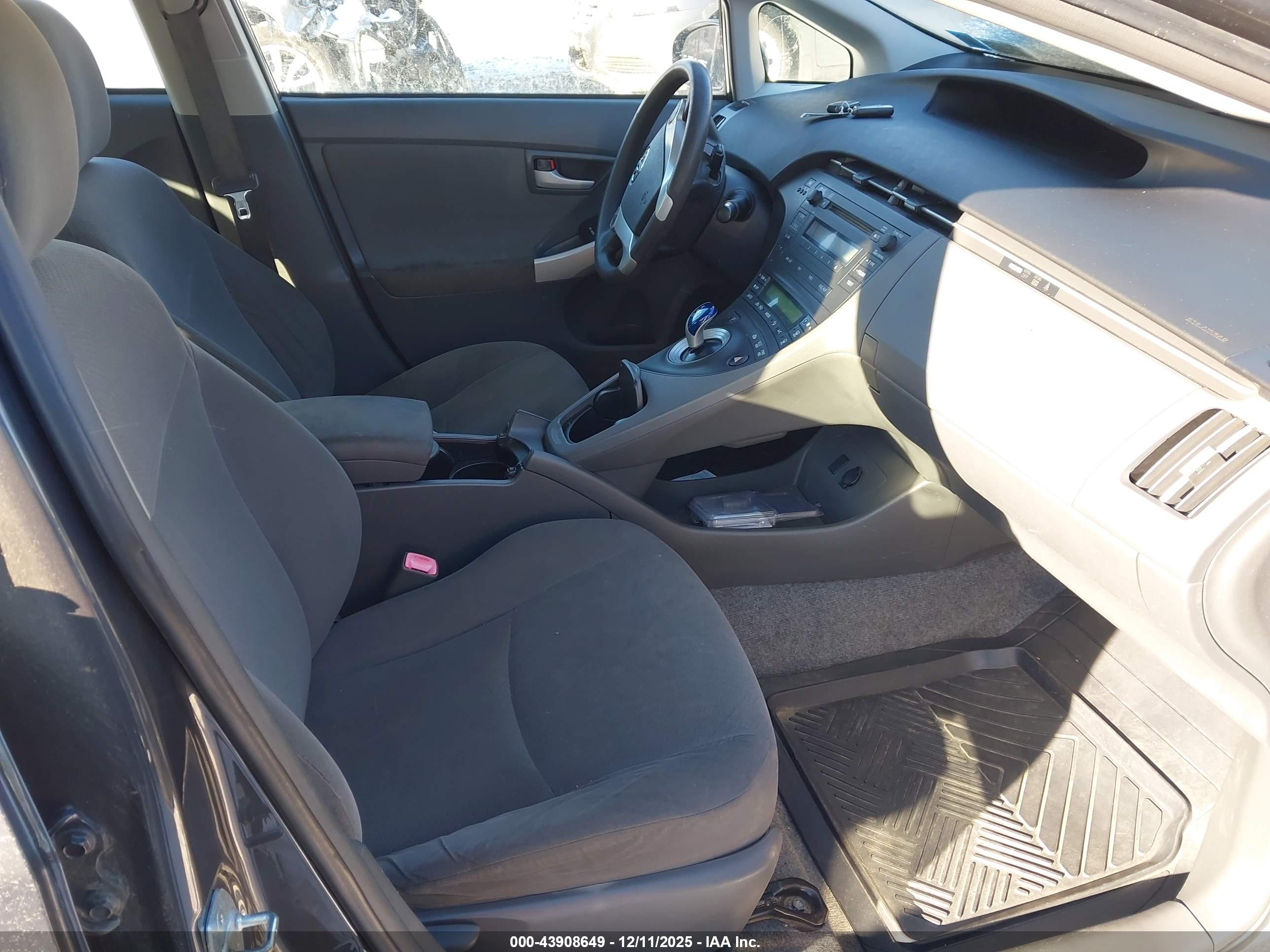 TOYOTA PRIUS image 5