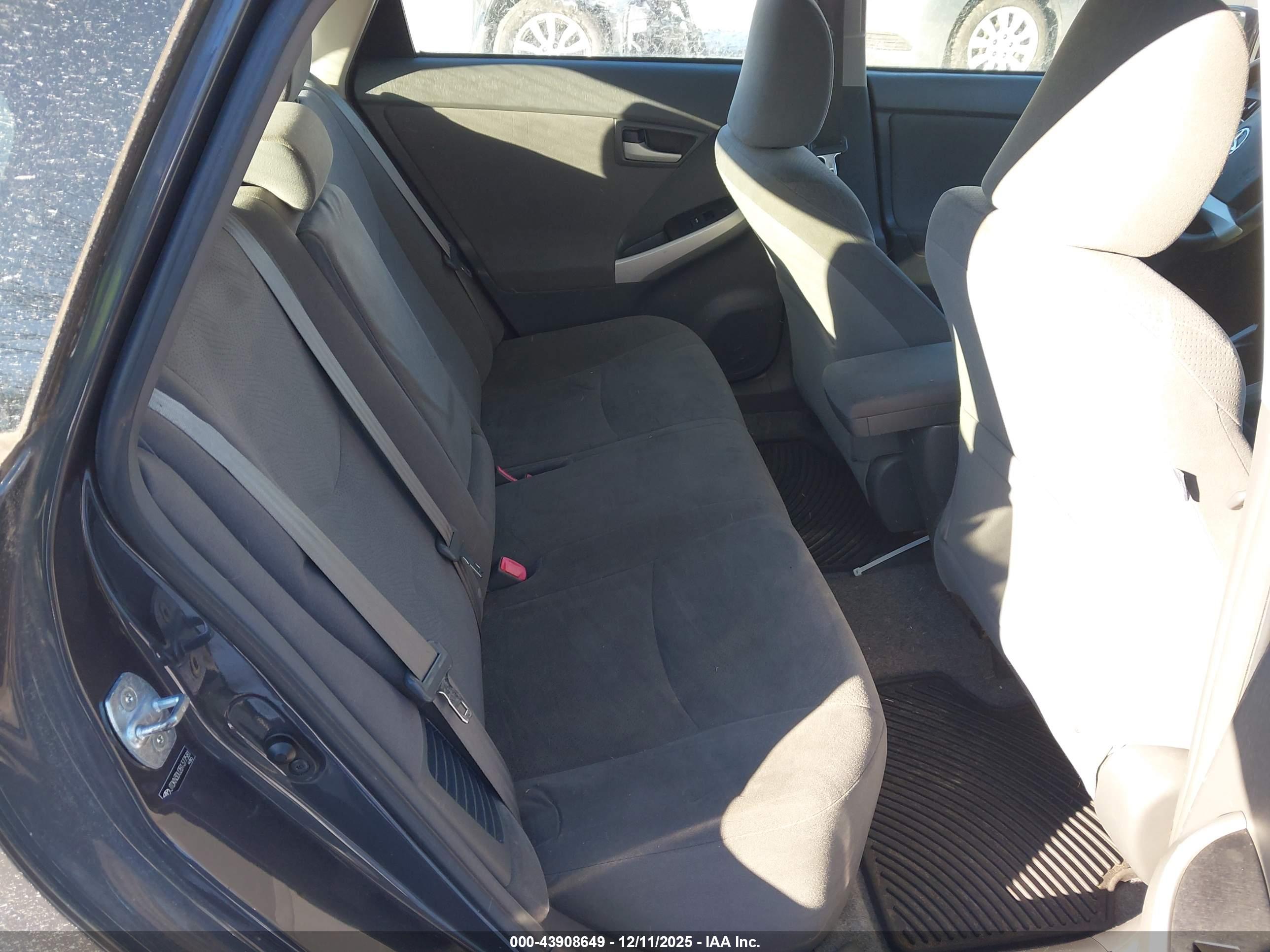 TOYOTA PRIUS image 8
