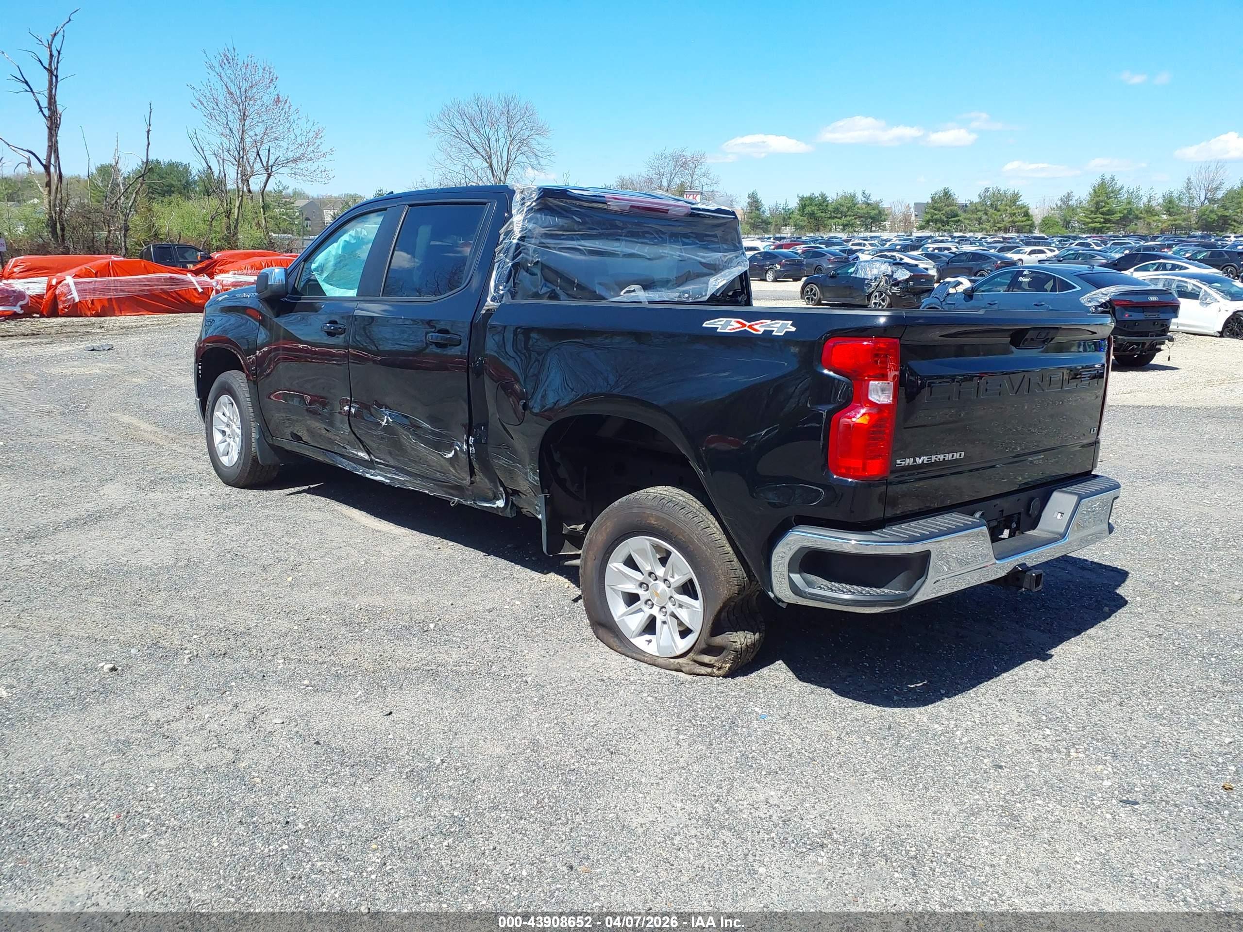 CHEVROLET SILVERADO image 3