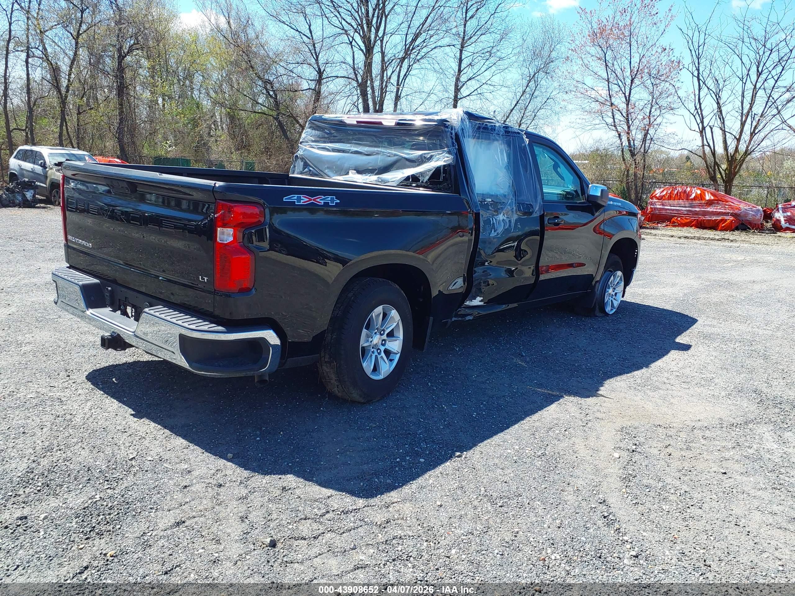 CHEVROLET SILVERADO image 4
