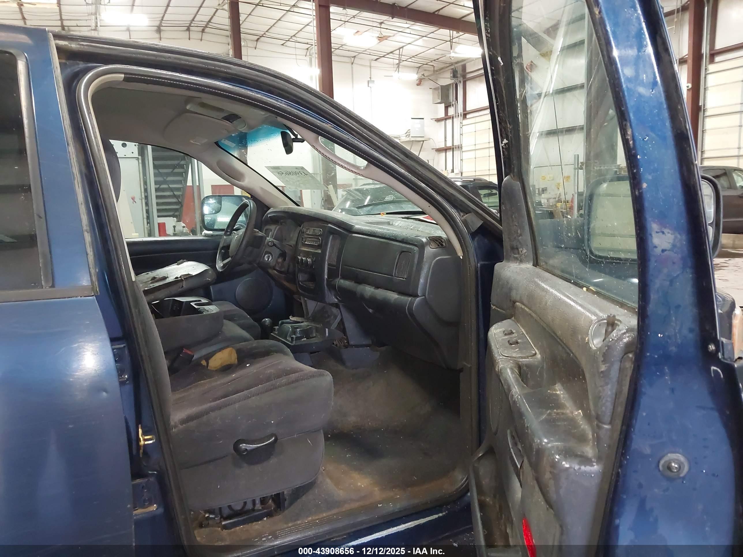 DODGE RAM image 5