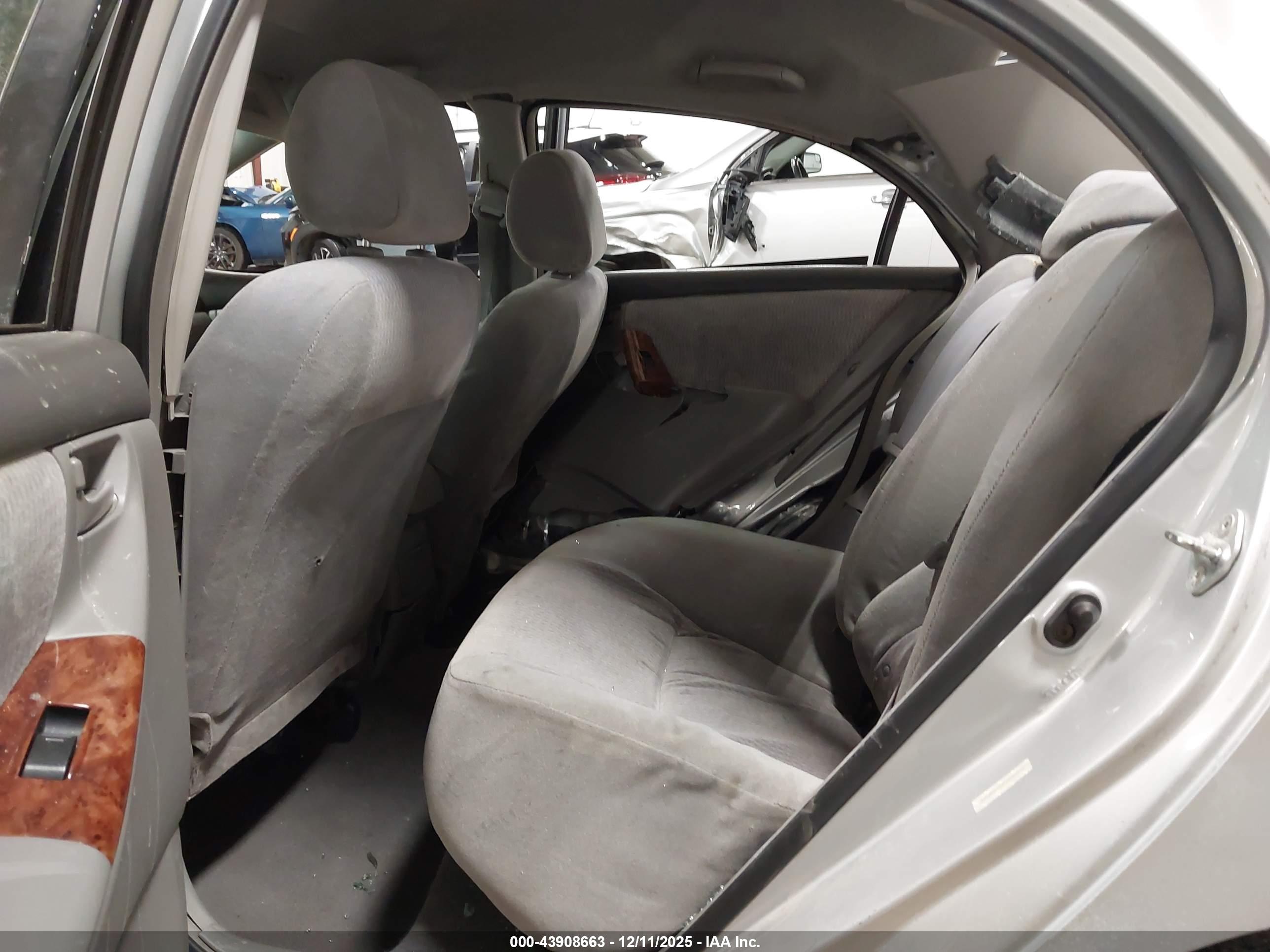 TOYOTA COROLLA image 8