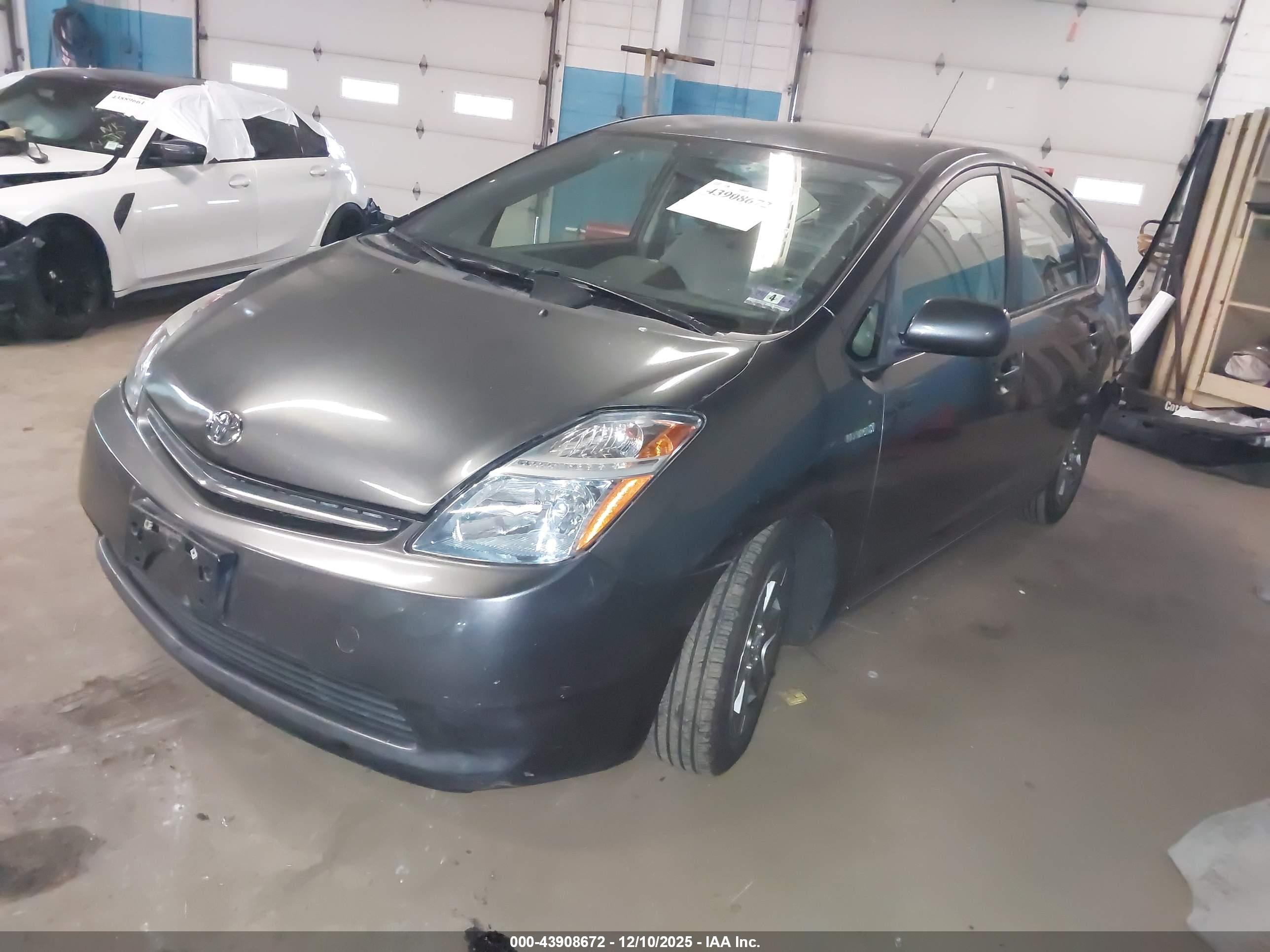 TOYOTA PRIUS image 2