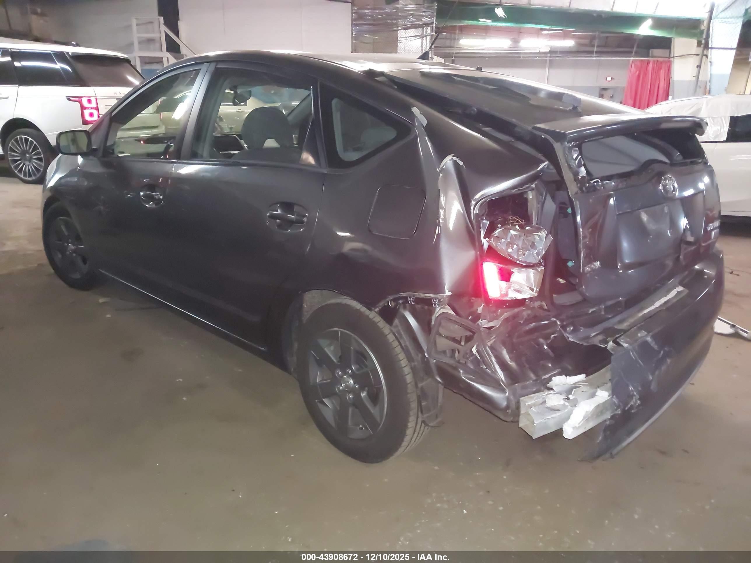 TOYOTA PRIUS image 3