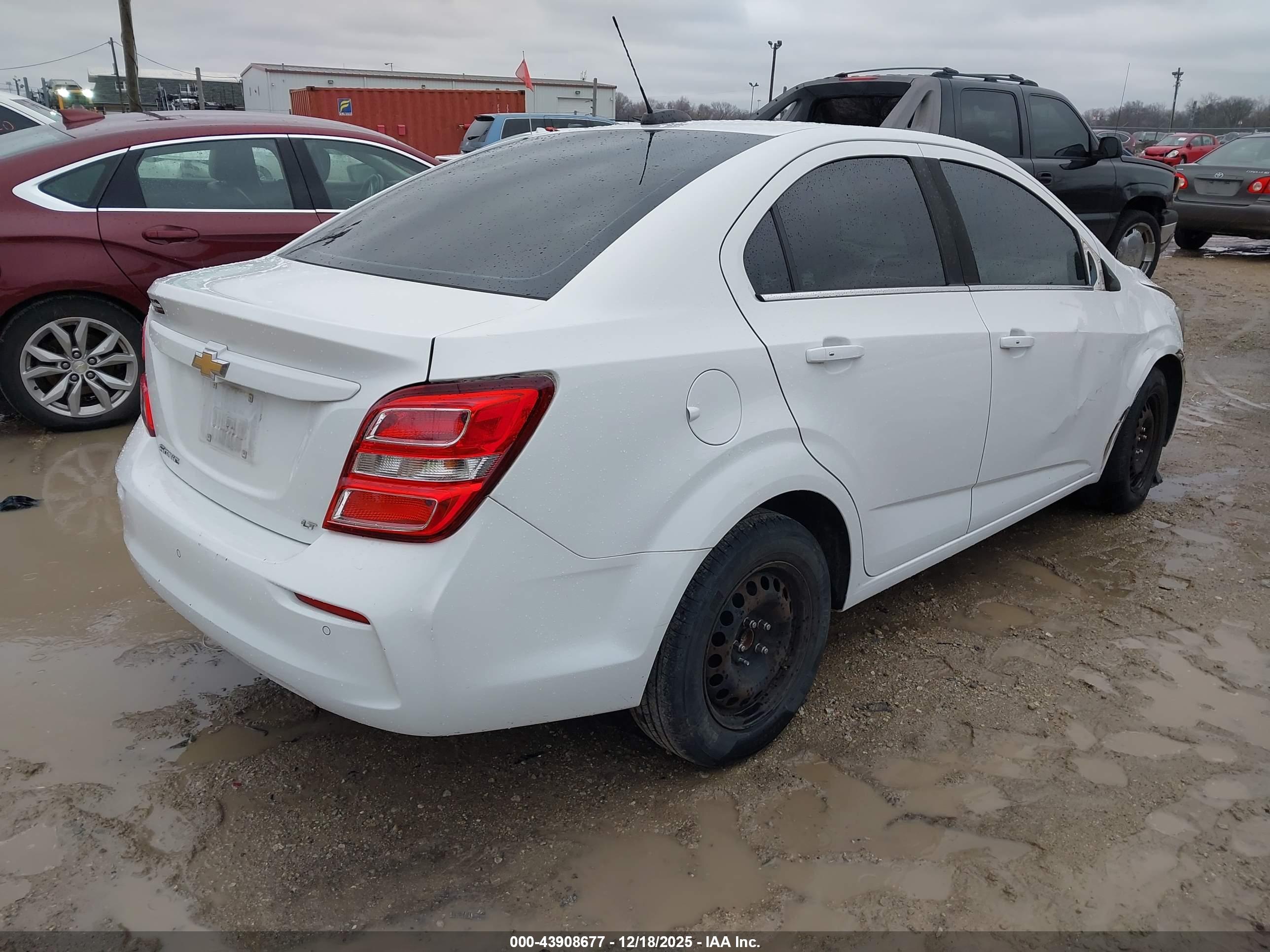 CHEVROLET SONIC image 4