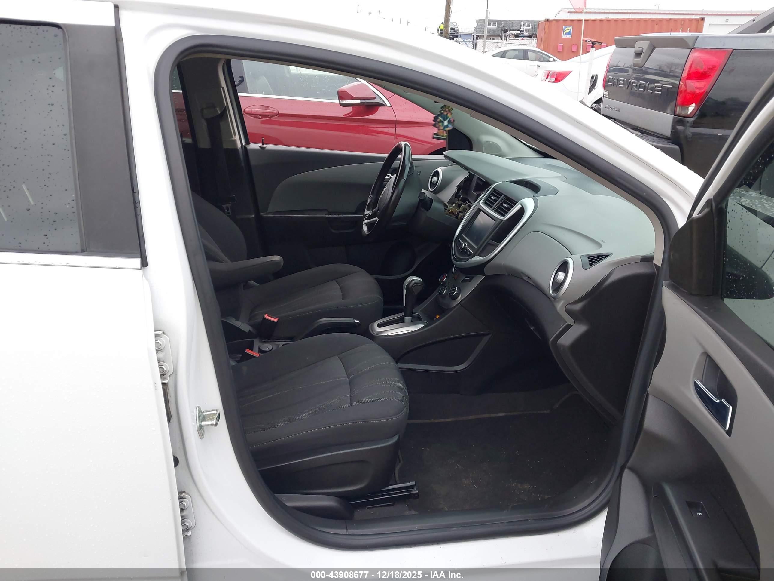 CHEVROLET SONIC image 5