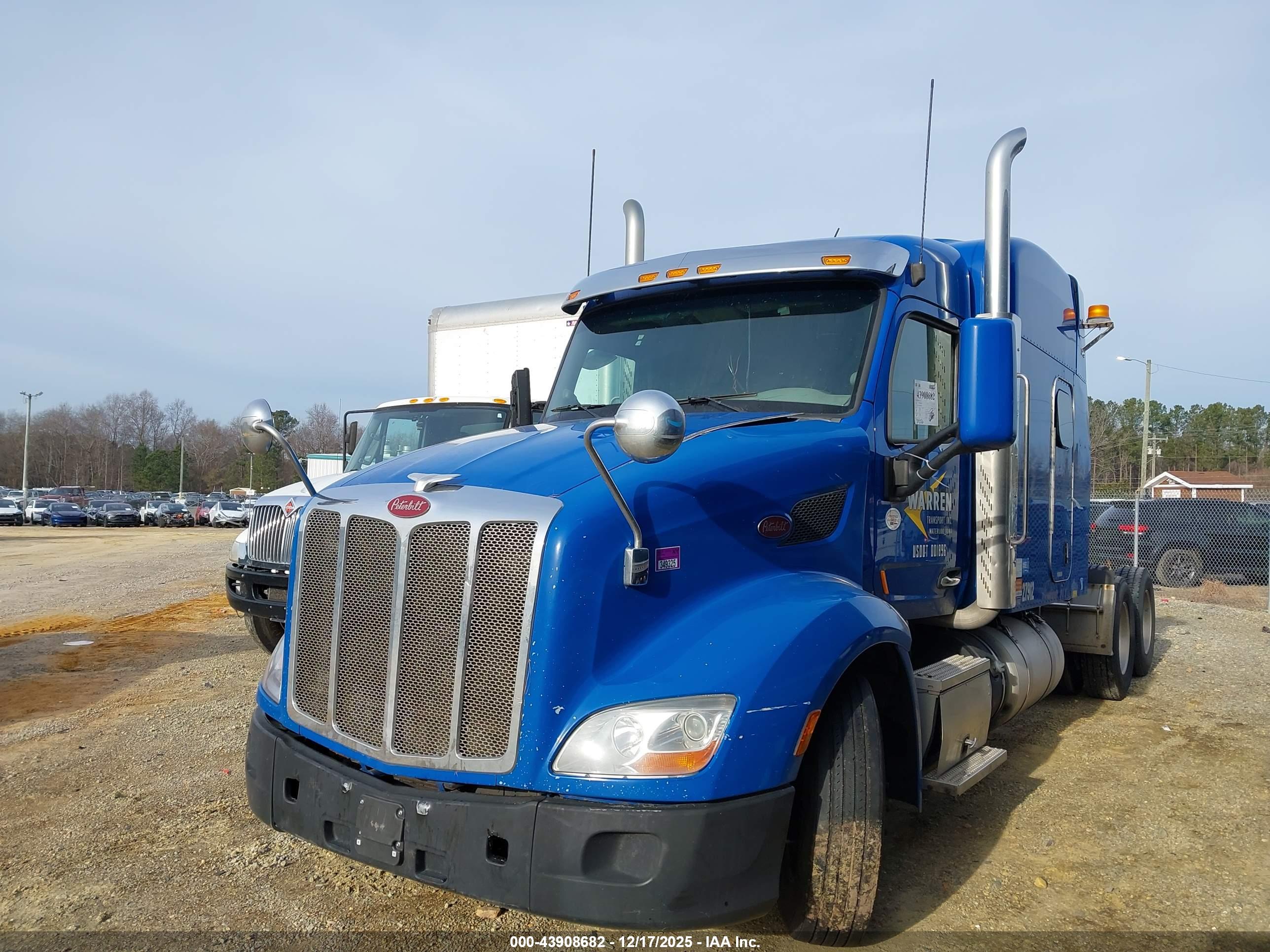 PETERBILT 579 image 2