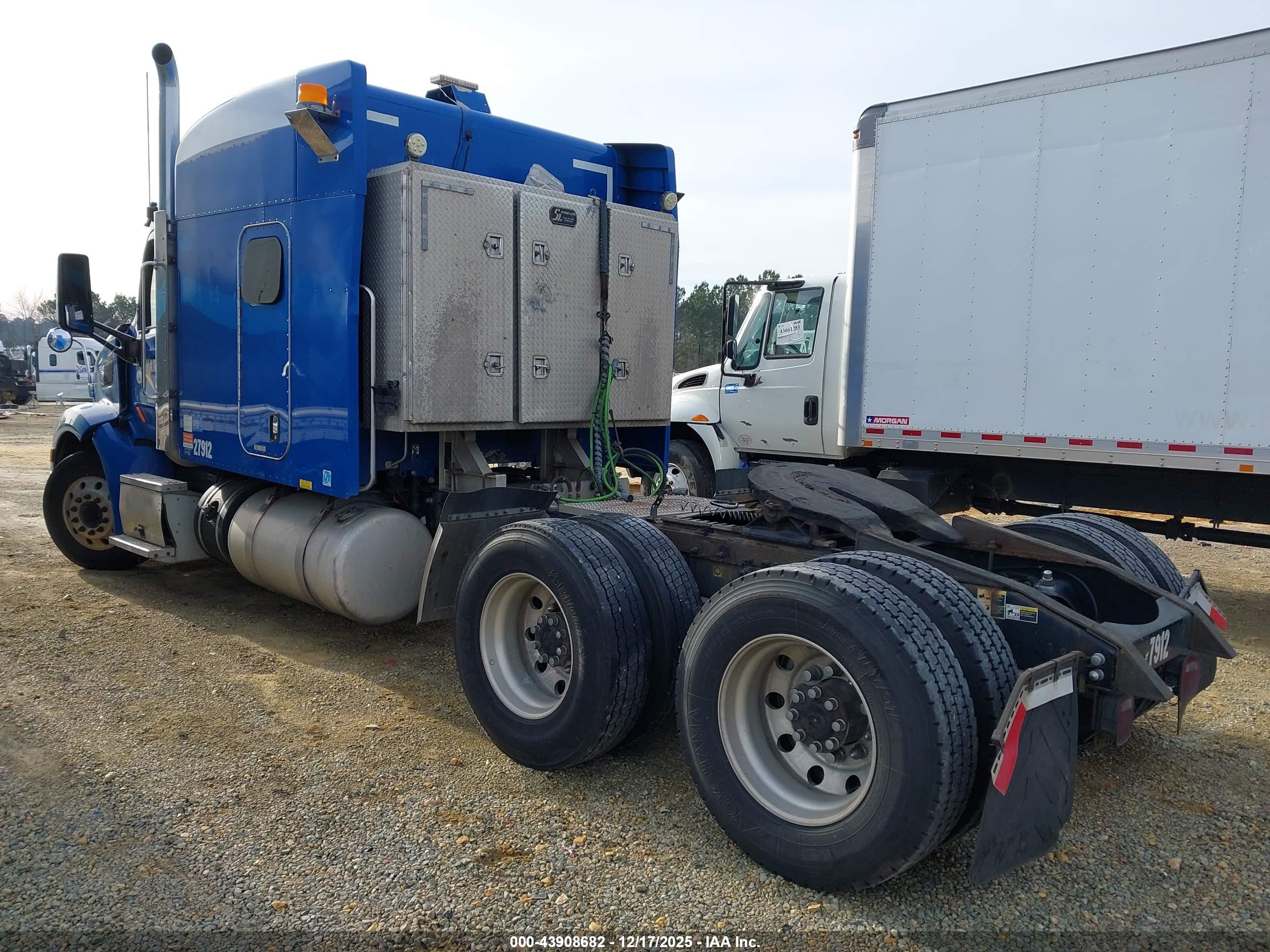 PETERBILT 579 image 3