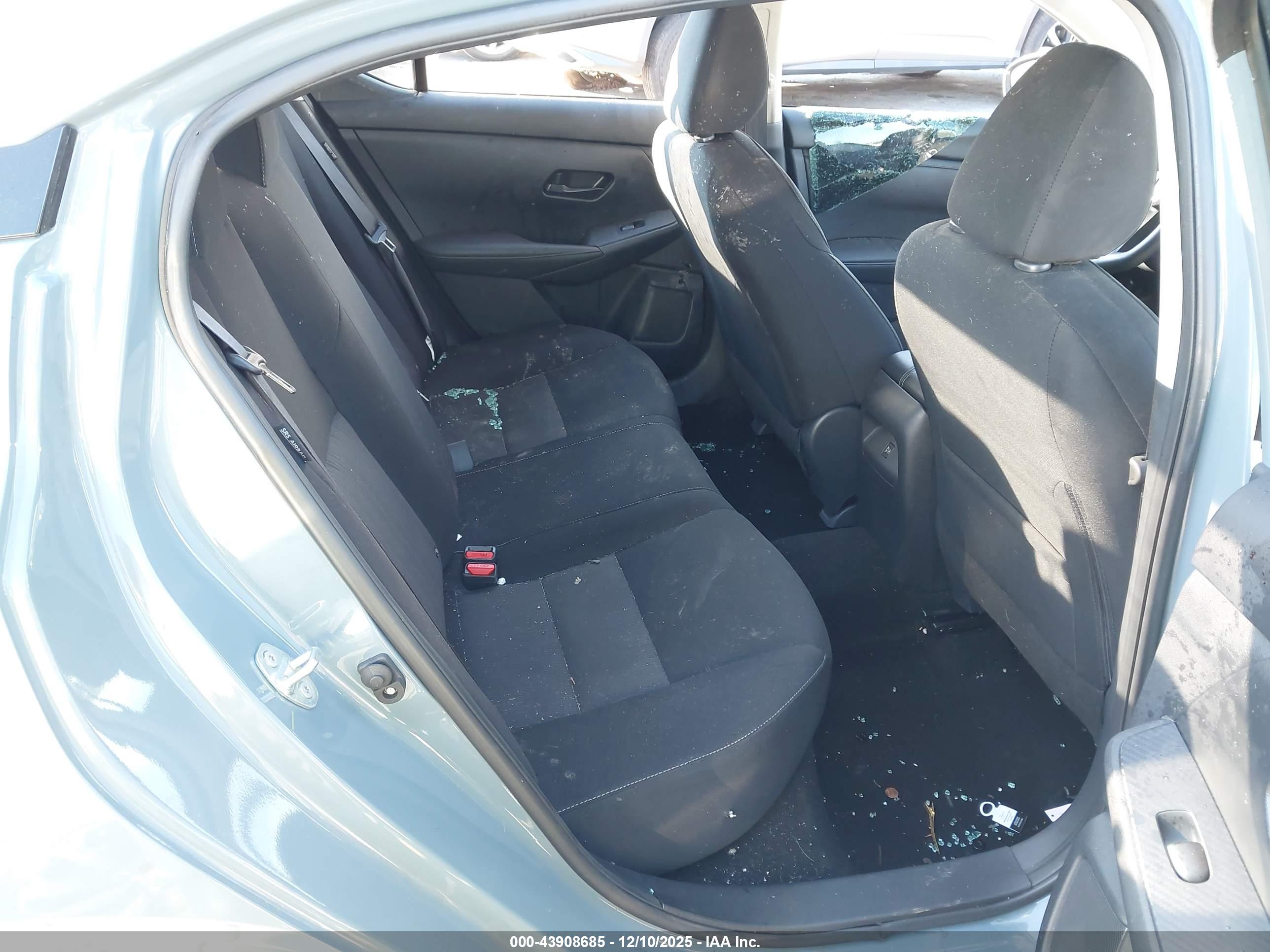 NISSAN SENTRA image 8