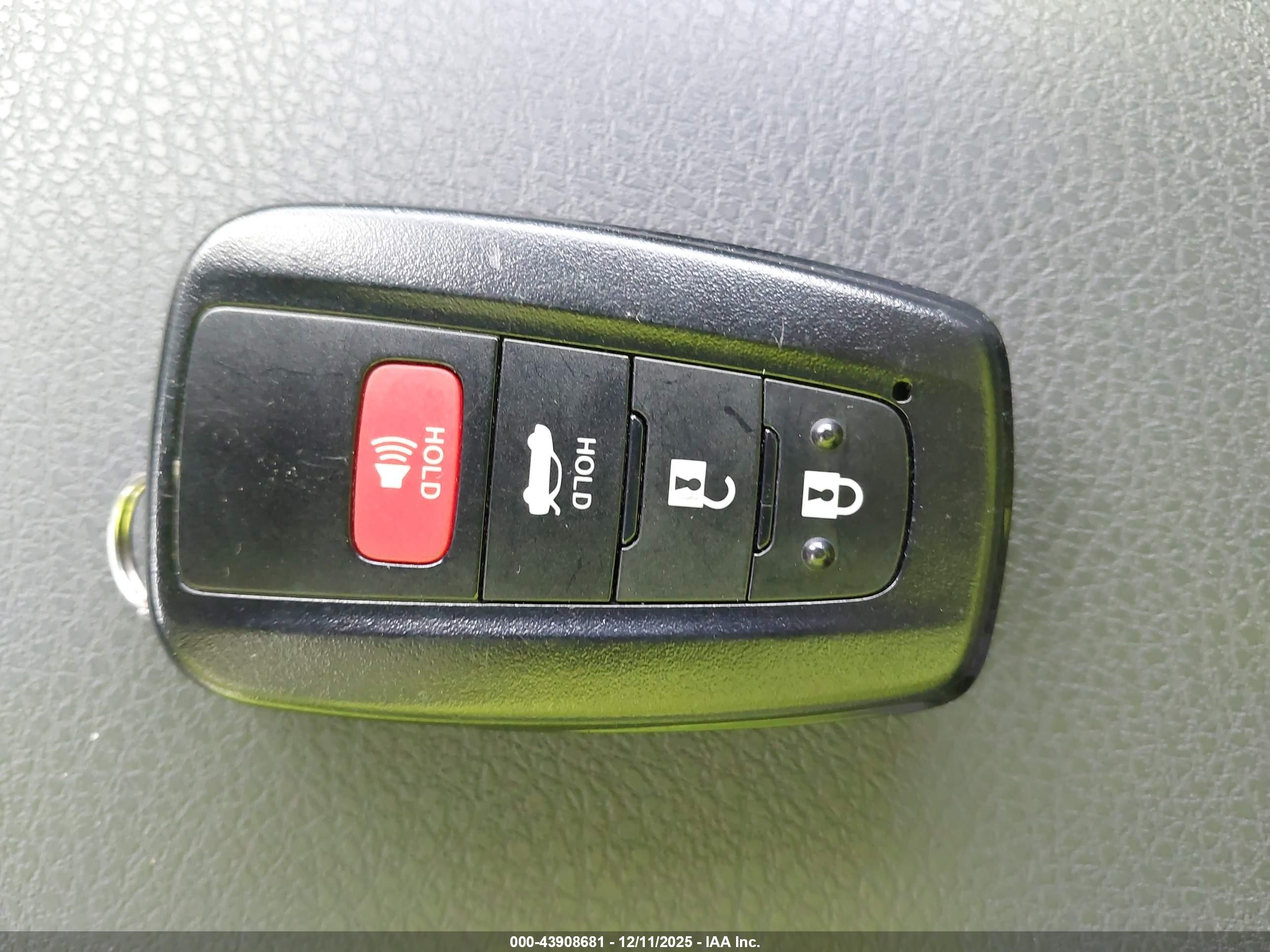TOYOTA CAMRY image 11