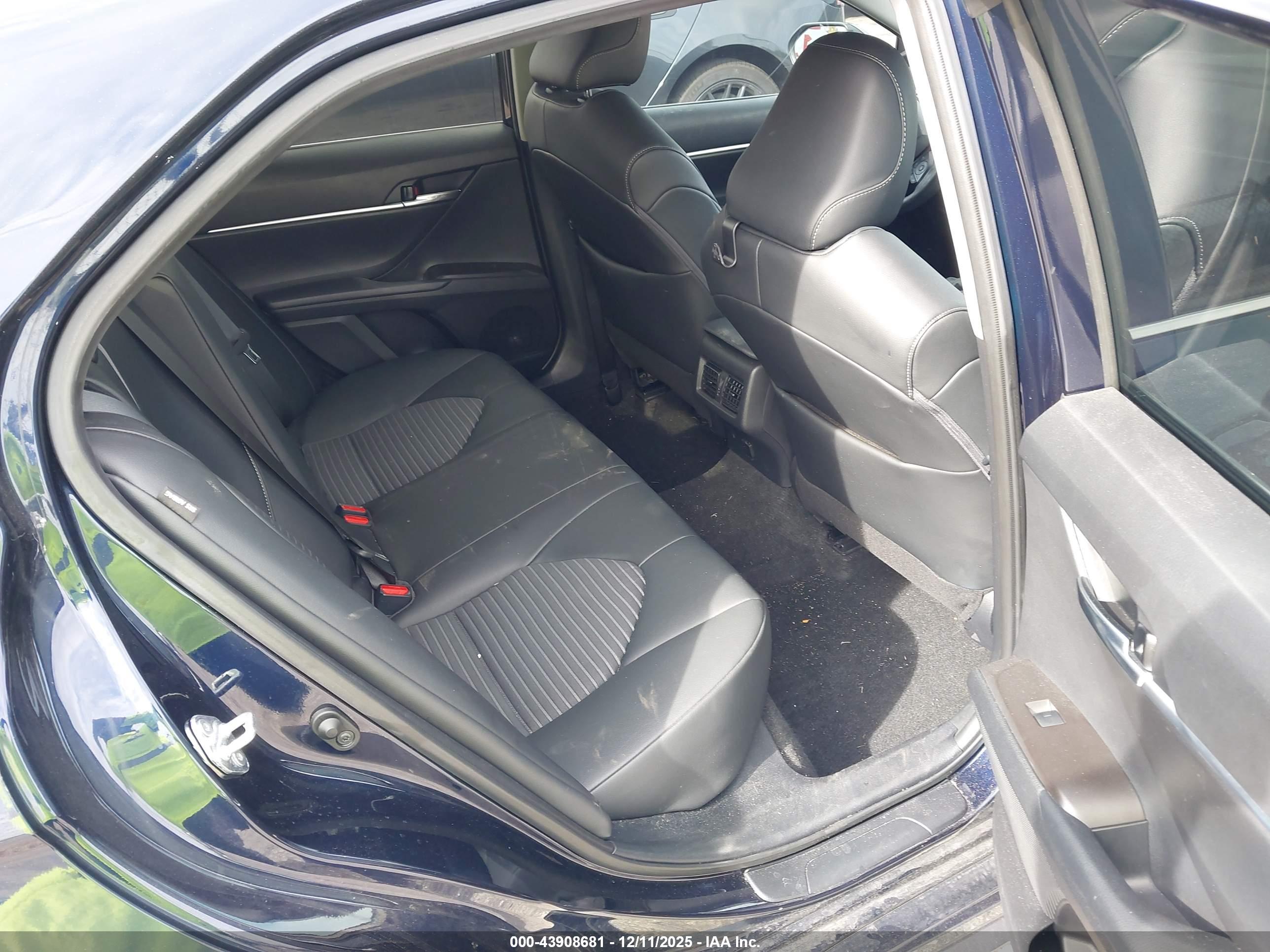 TOYOTA CAMRY image 8