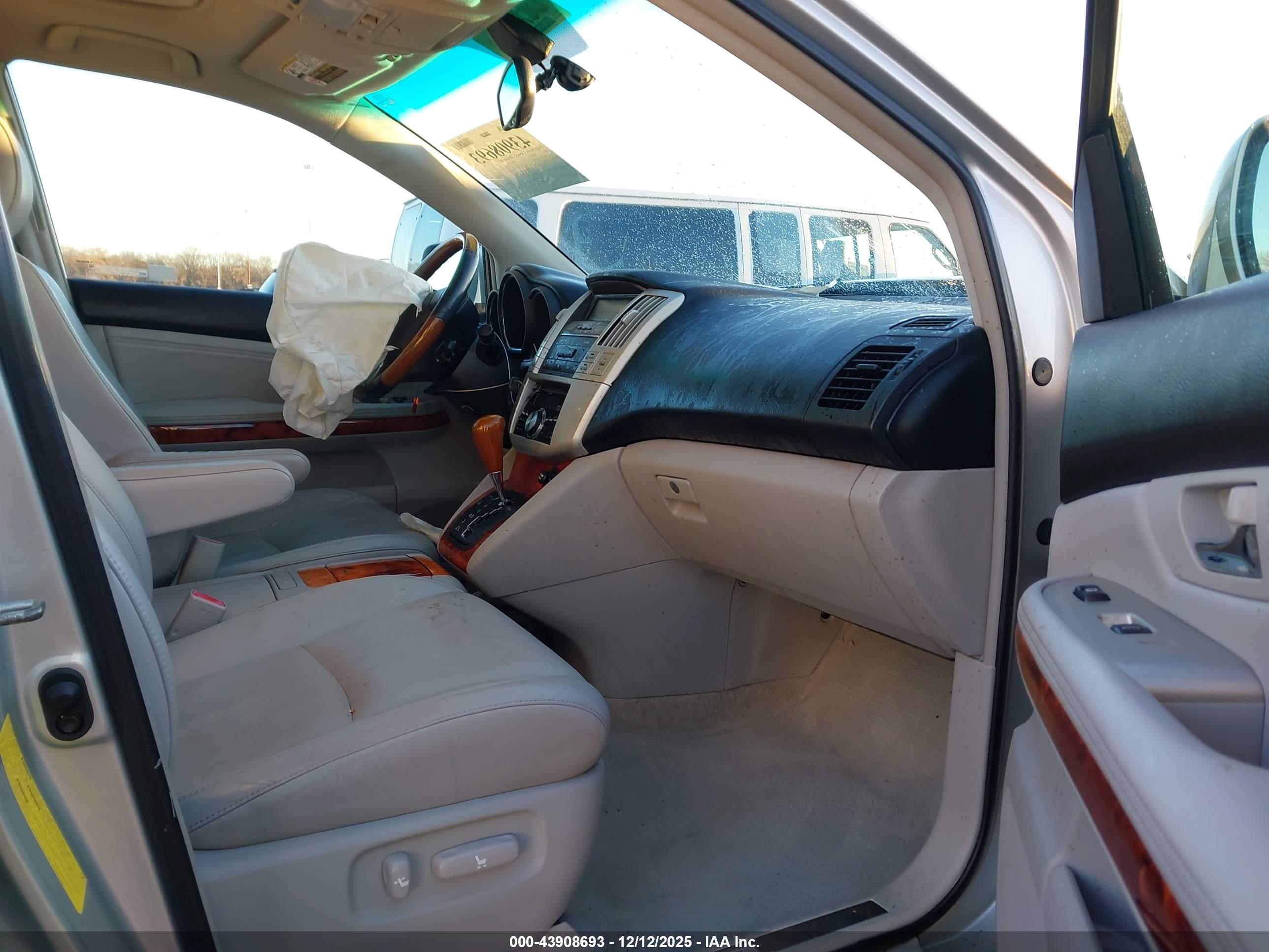 LEXUS RX image 5