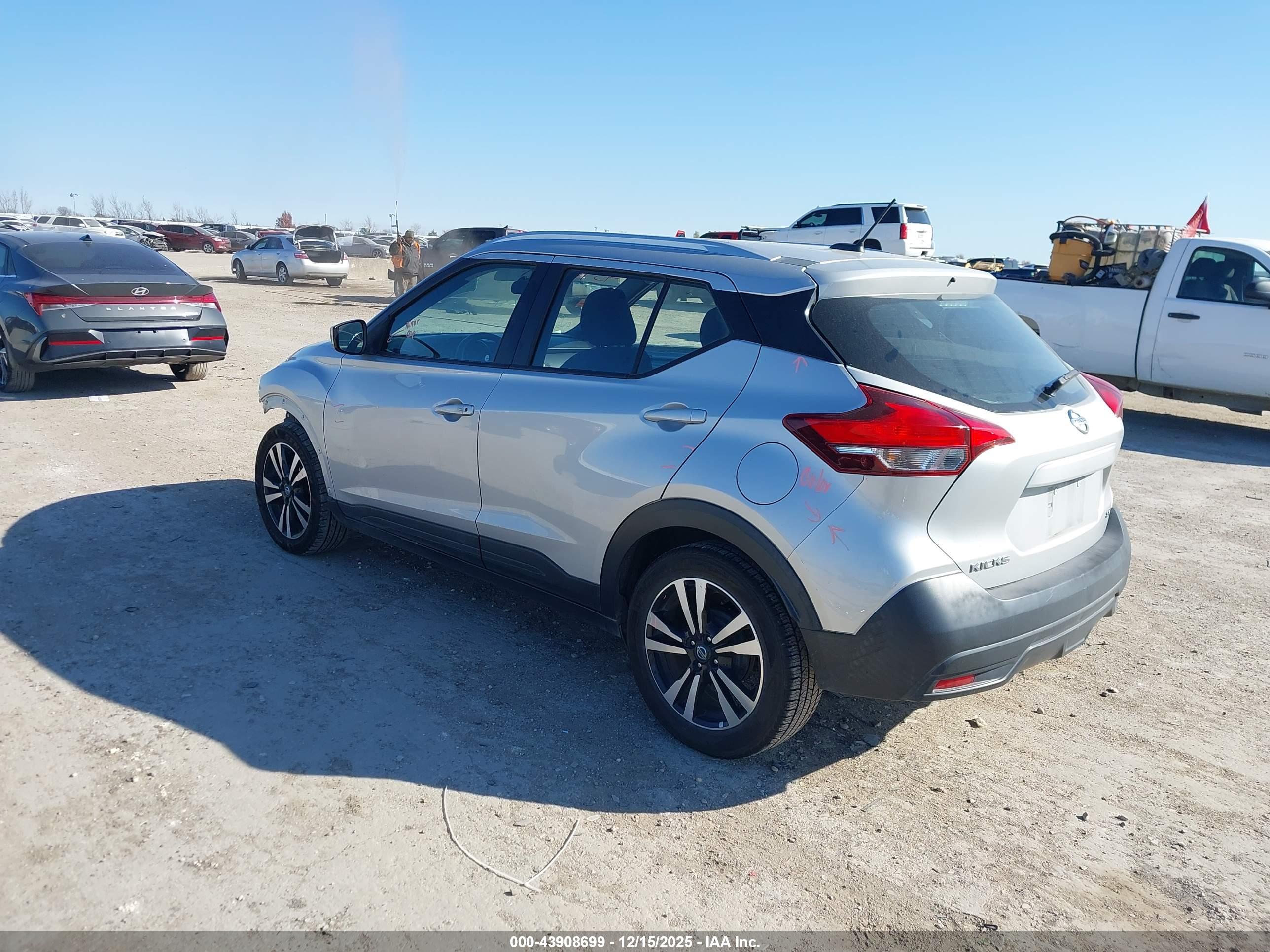 NISSAN KICKS image 3